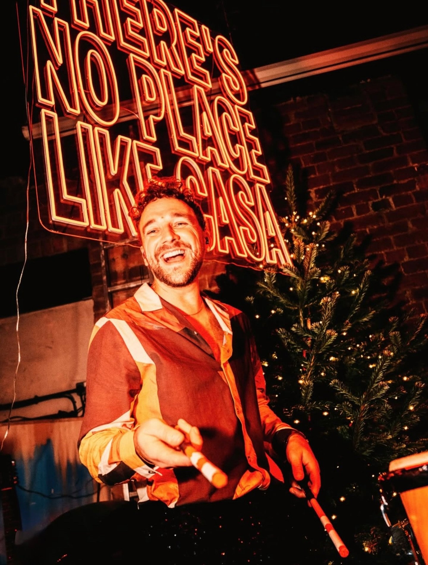 MI CASA ES SU CASA 

After what feels like a full month off admin, I&rsquo;ve just dipped back into my inbox 👀 ~ thank you SO much for all the new enquiries! 🚀 

The tree // decs are coming down today &amp; then I&rsquo;m officially back in action 