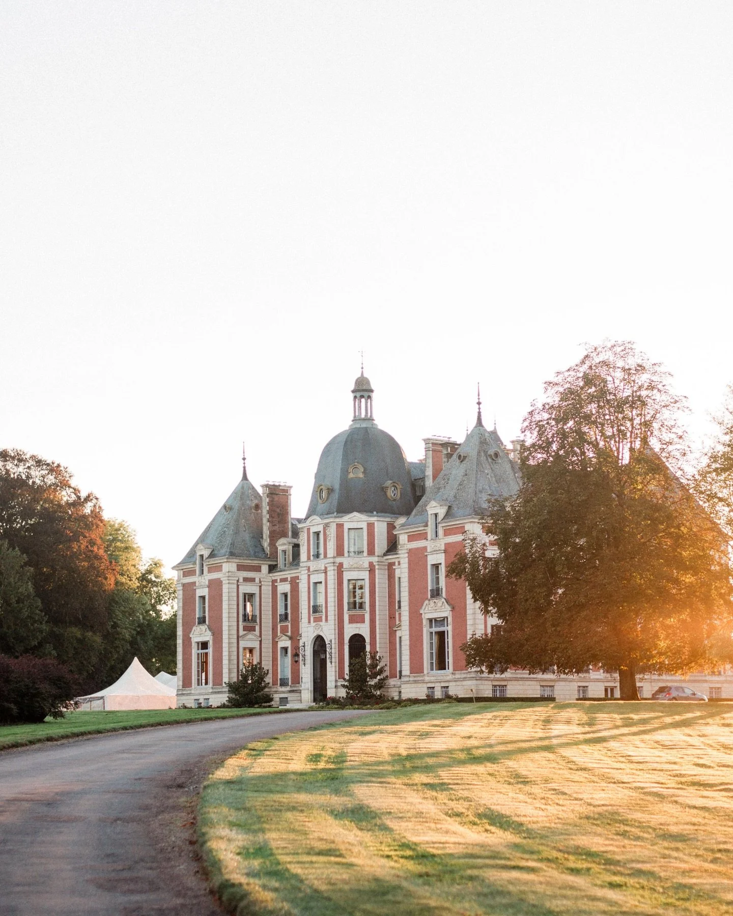 11:18pm. South of France.

Very civilised.
Until it wasn&rsquo;t.

There&rsquo;s always a moment where the room shifts.
That&rsquo;s where I step in.

The part people talk about on the flight home.

2026/27 destination enquiries open.

Venue: @domain