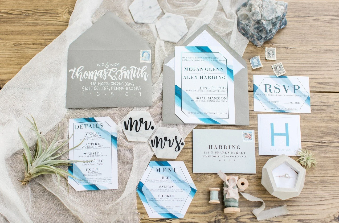 There's nothing quite like an epic hand-lettered stationery suite for your invites ❤️