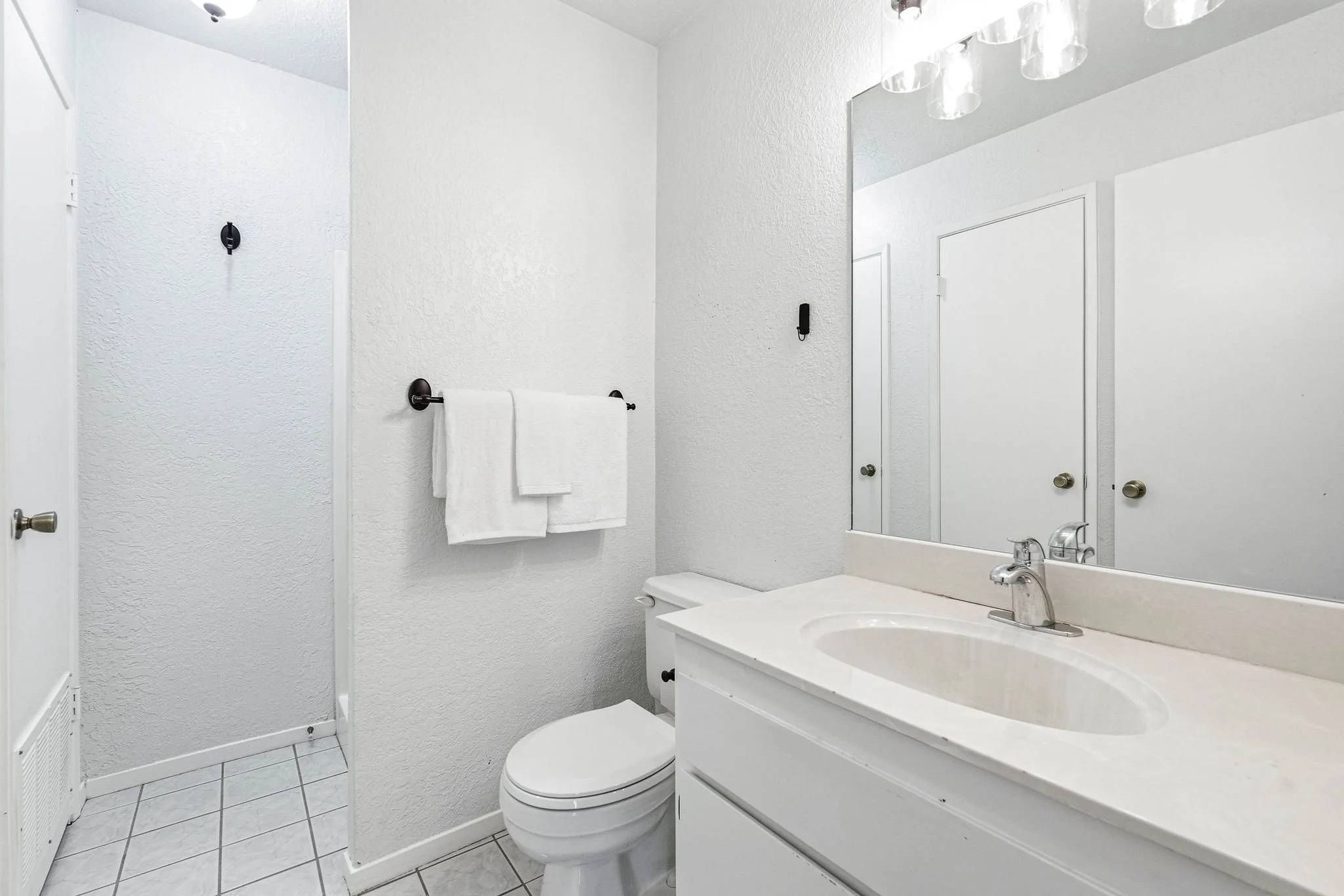 5947 Main Ave-23.jpg