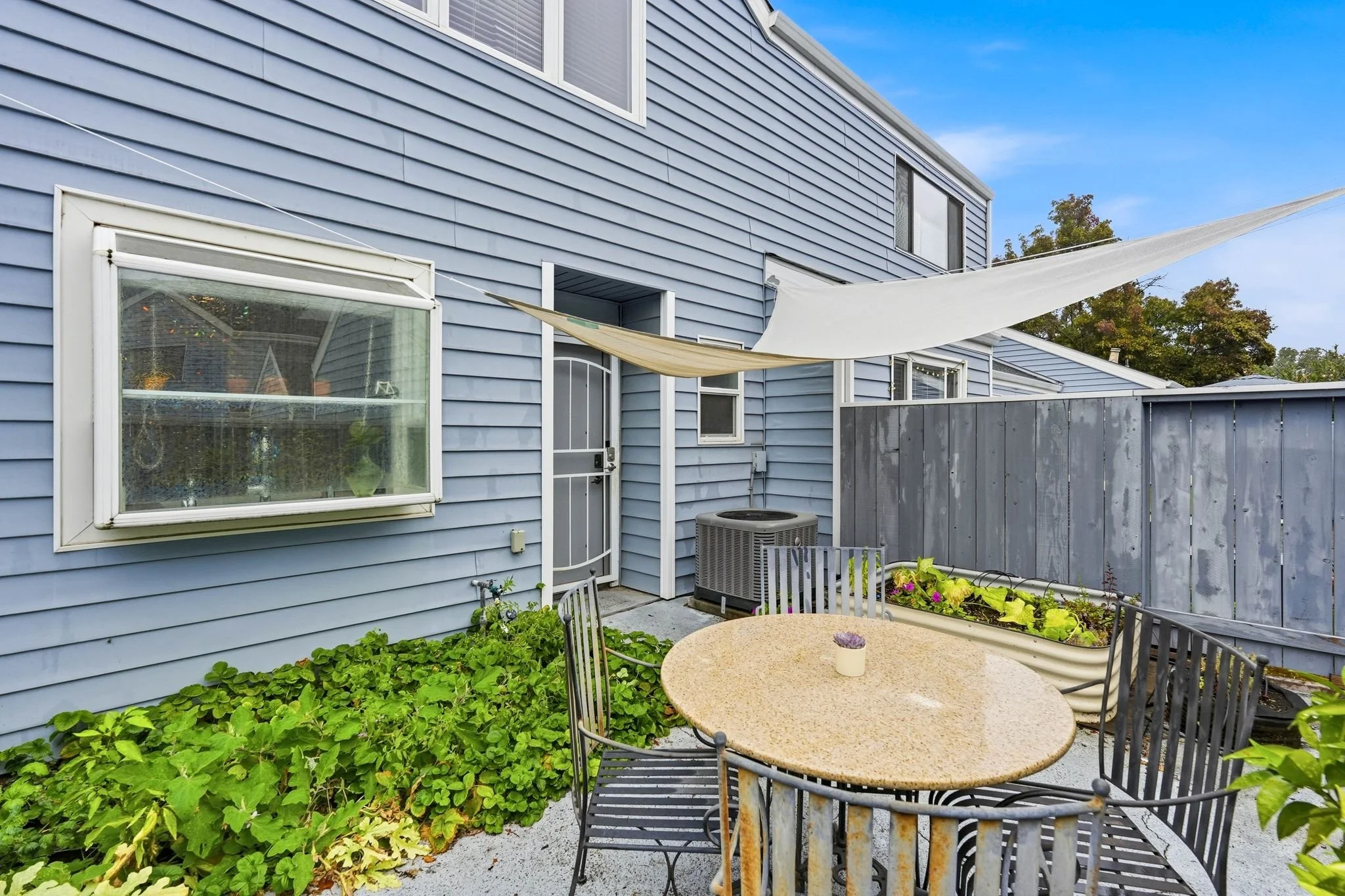 5947 Main Ave-37.jpg