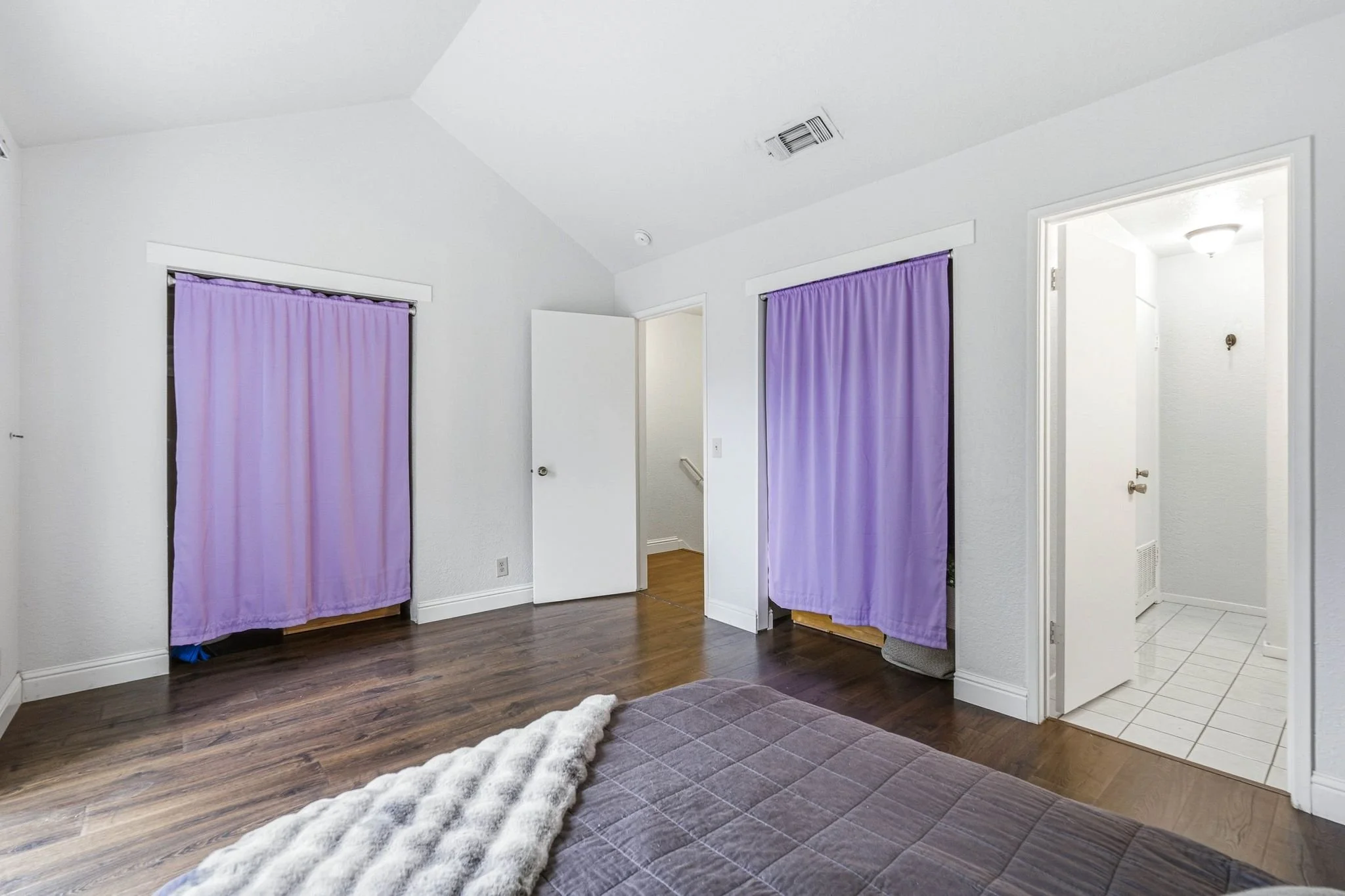 5947 Main Ave-25.jpg