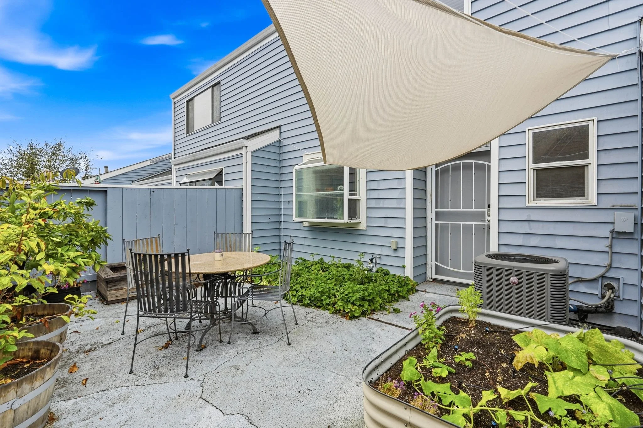 5947 Main Ave-36.jpg
