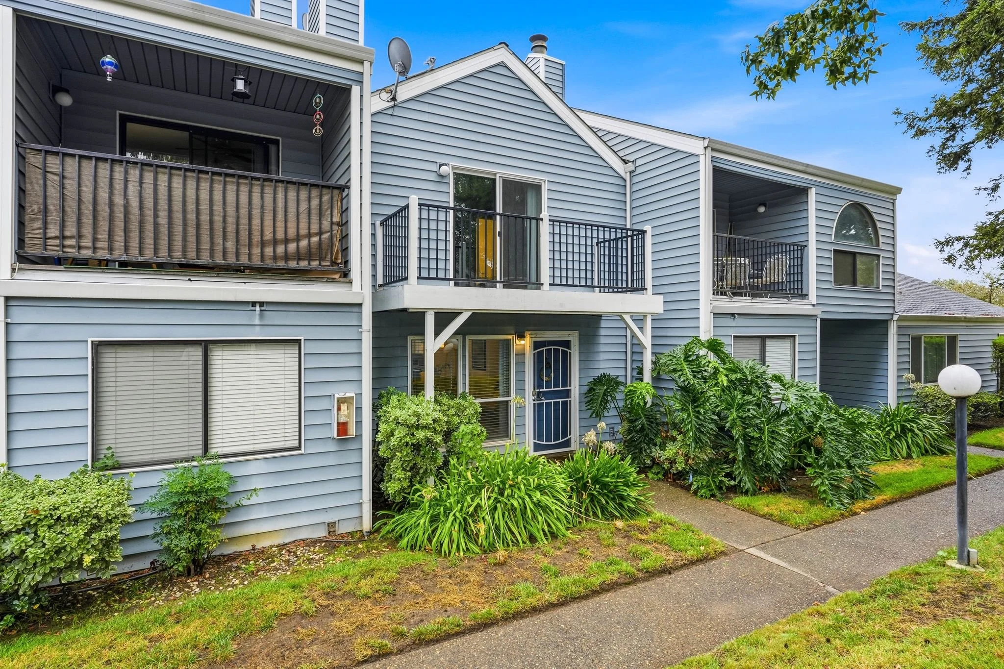 5947 Main Ave-1.jpg