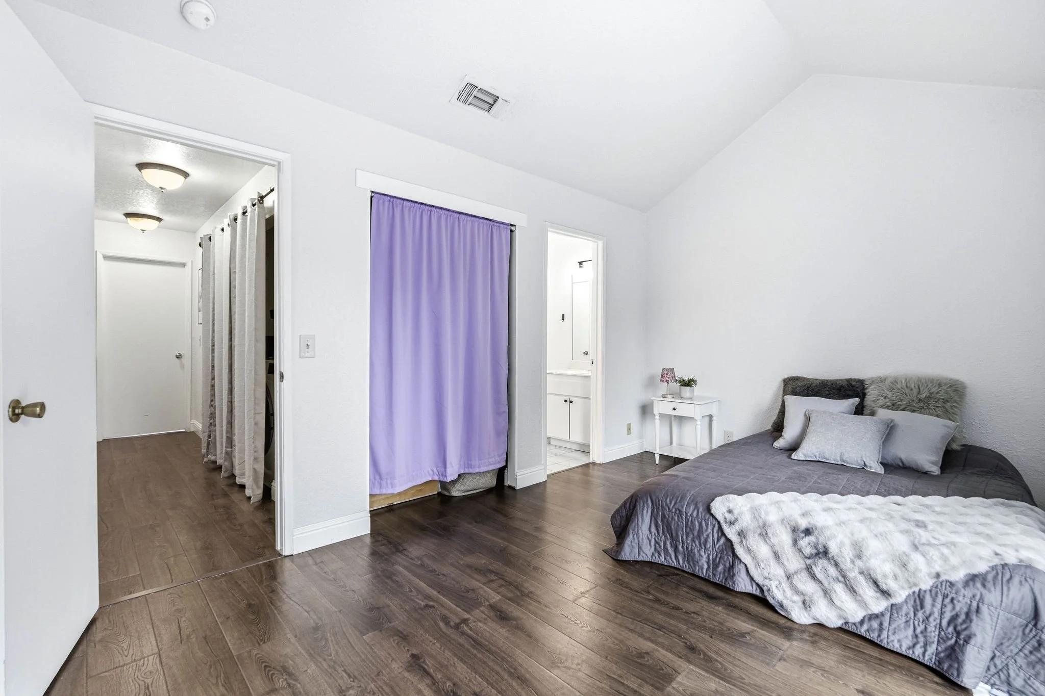 5947 Main Ave-22.jpg