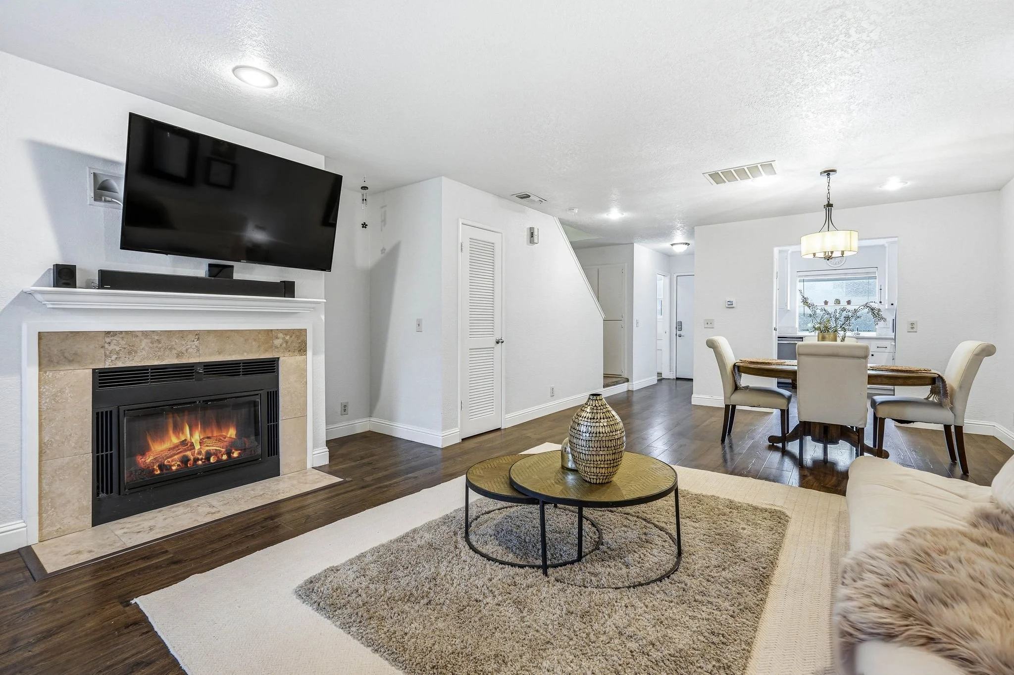 5947 Main Ave-9.jpg