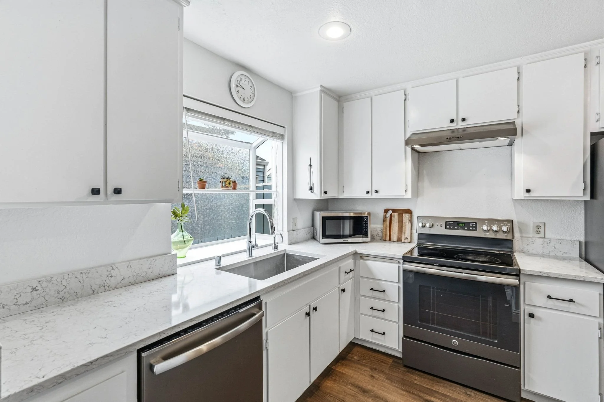 5947 Main Ave-15.jpg