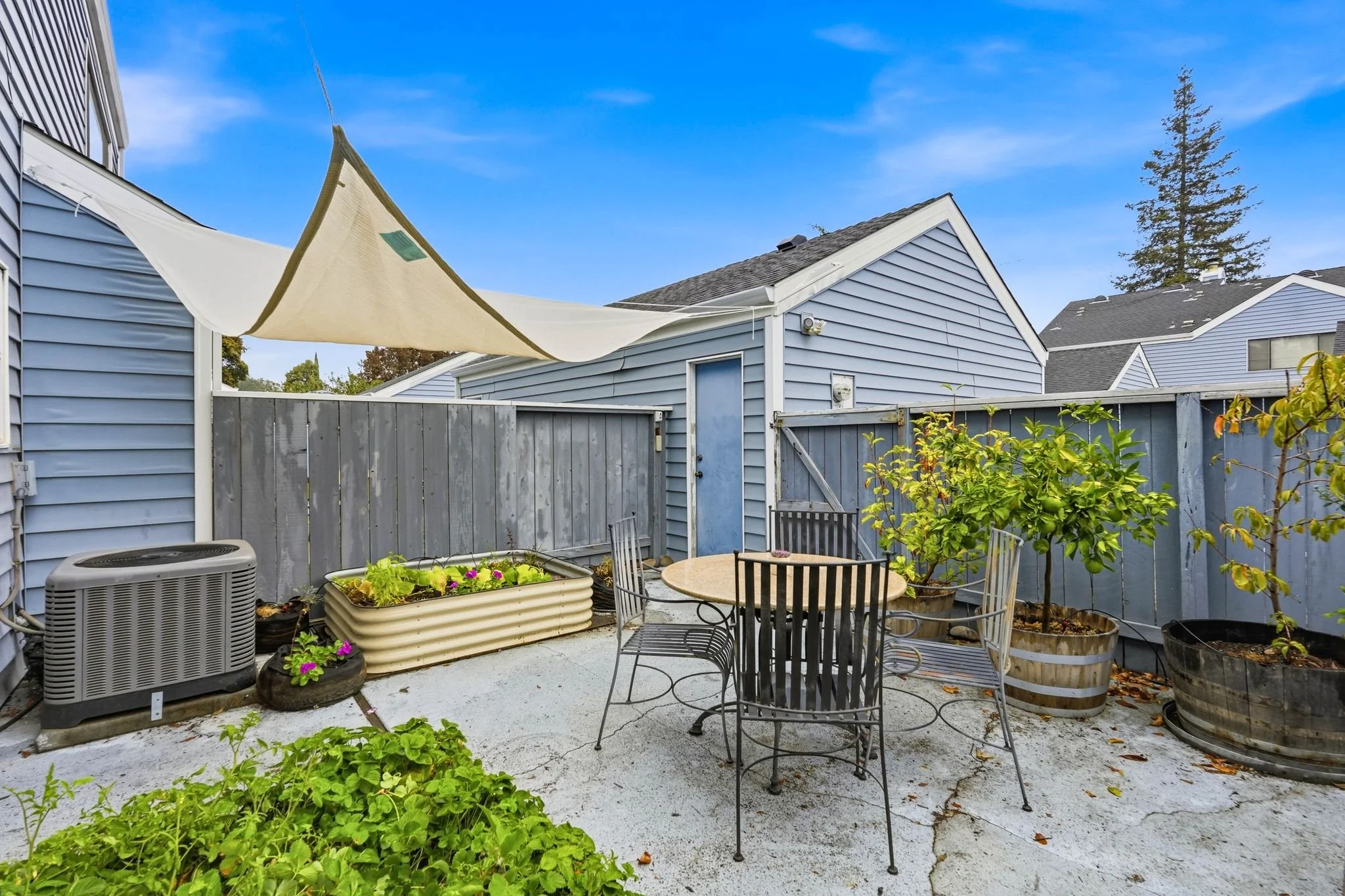5947 Main Ave-39.jpg