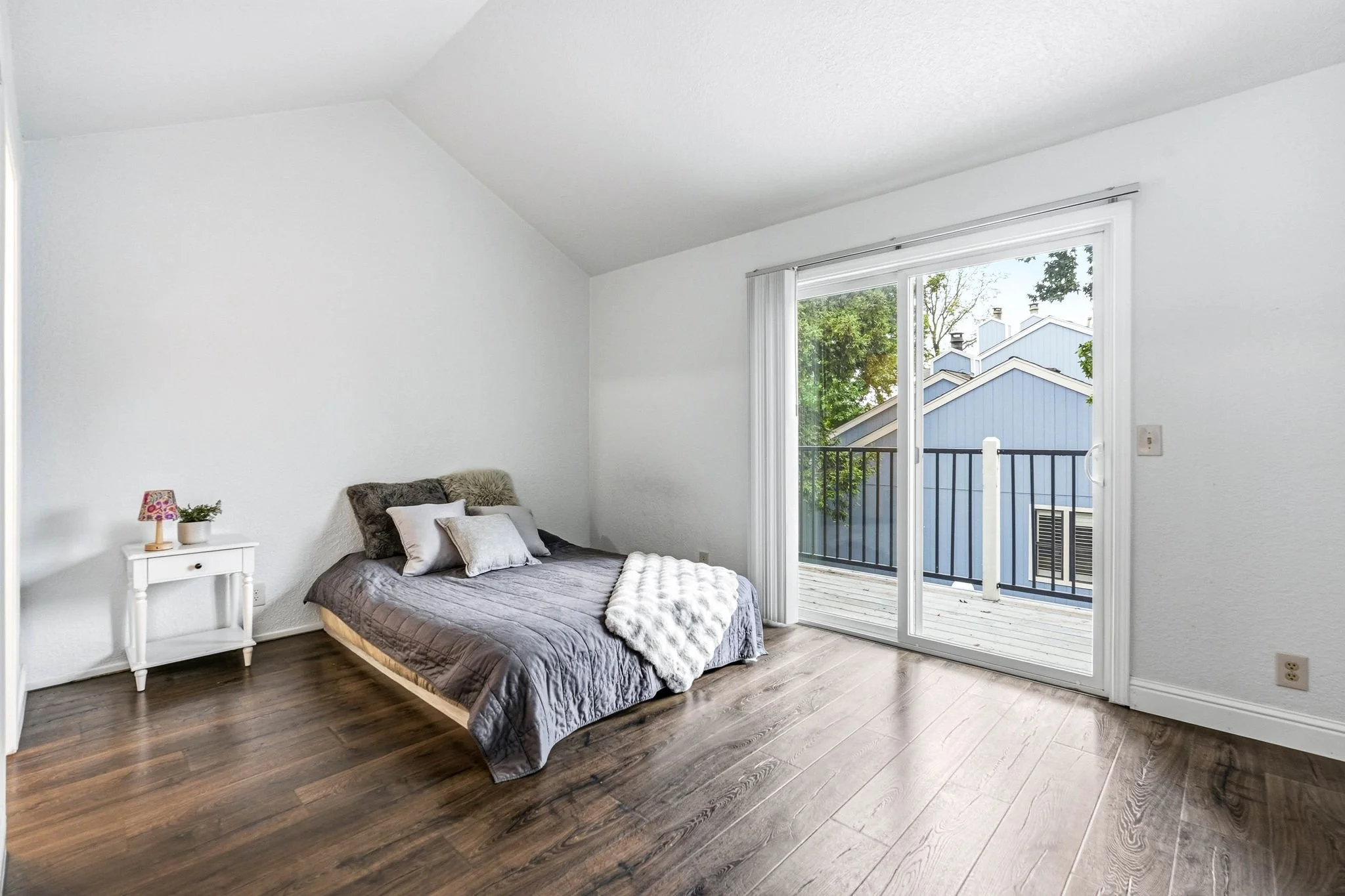 5947 Main Ave-21.jpg