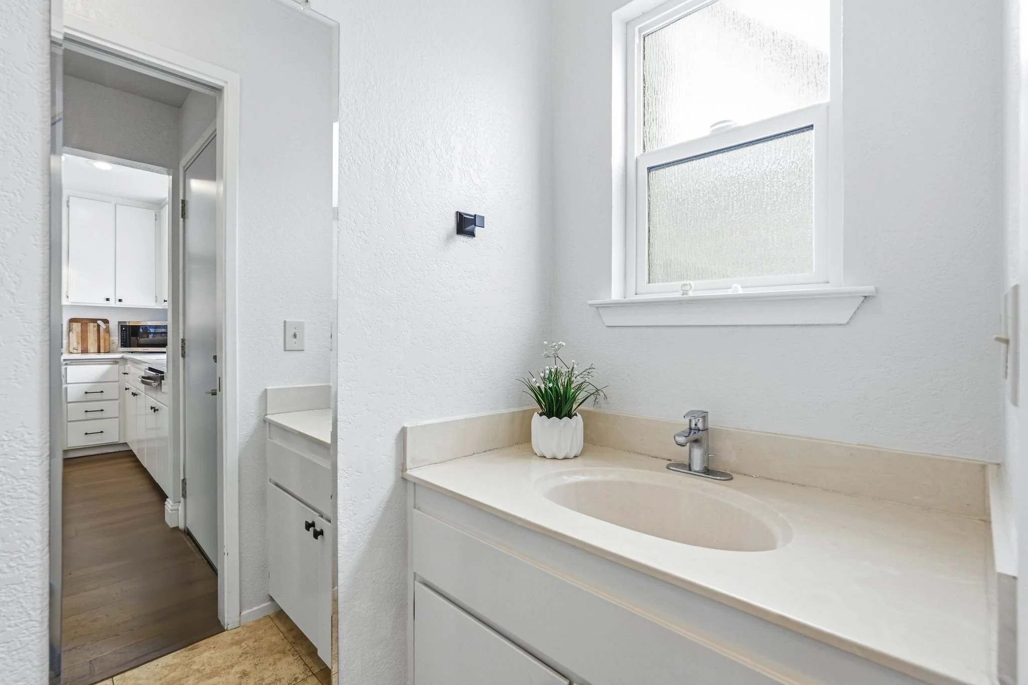 5947 Main Ave-19.jpg