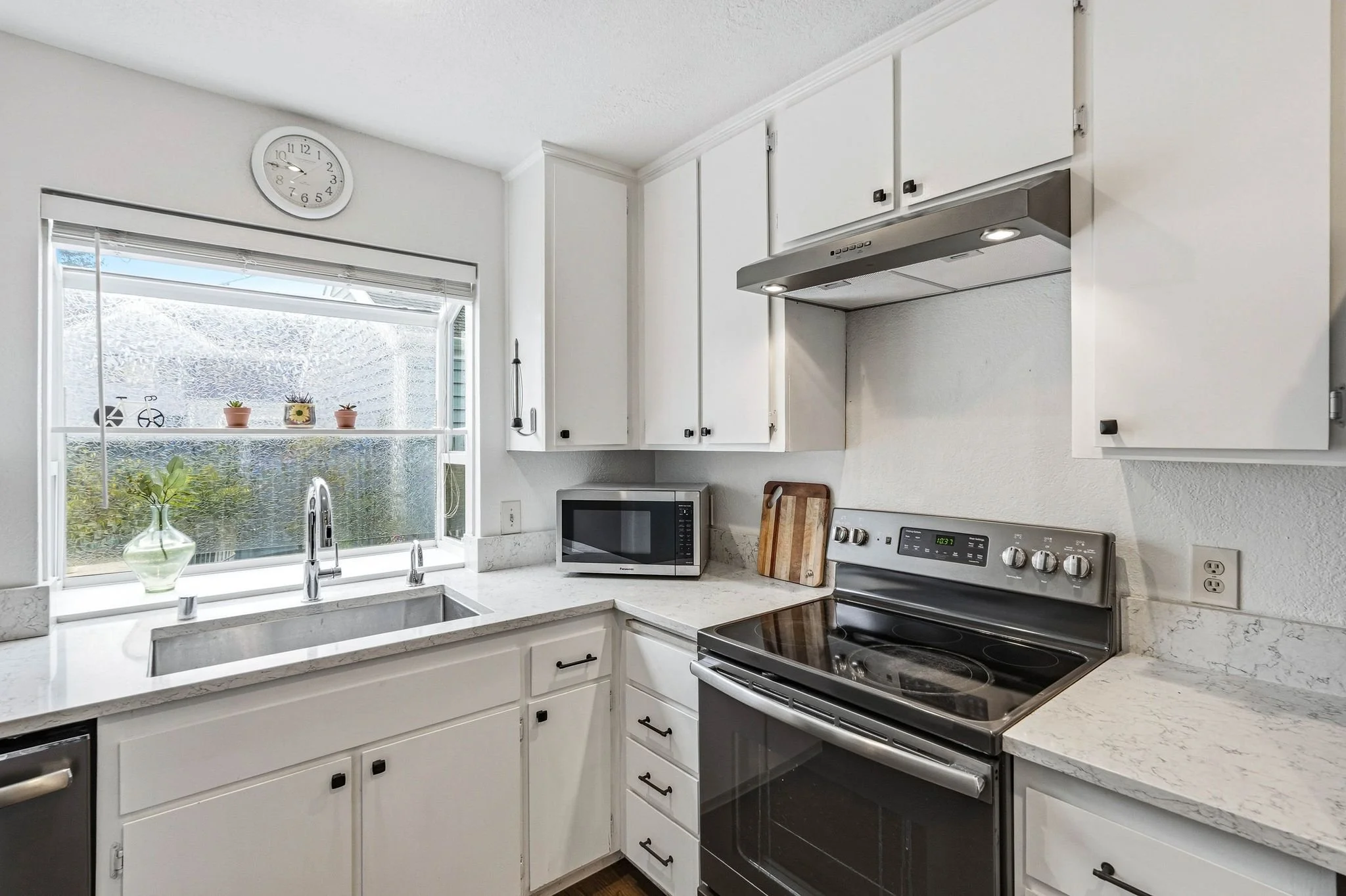 5947 Main Ave-17.jpg