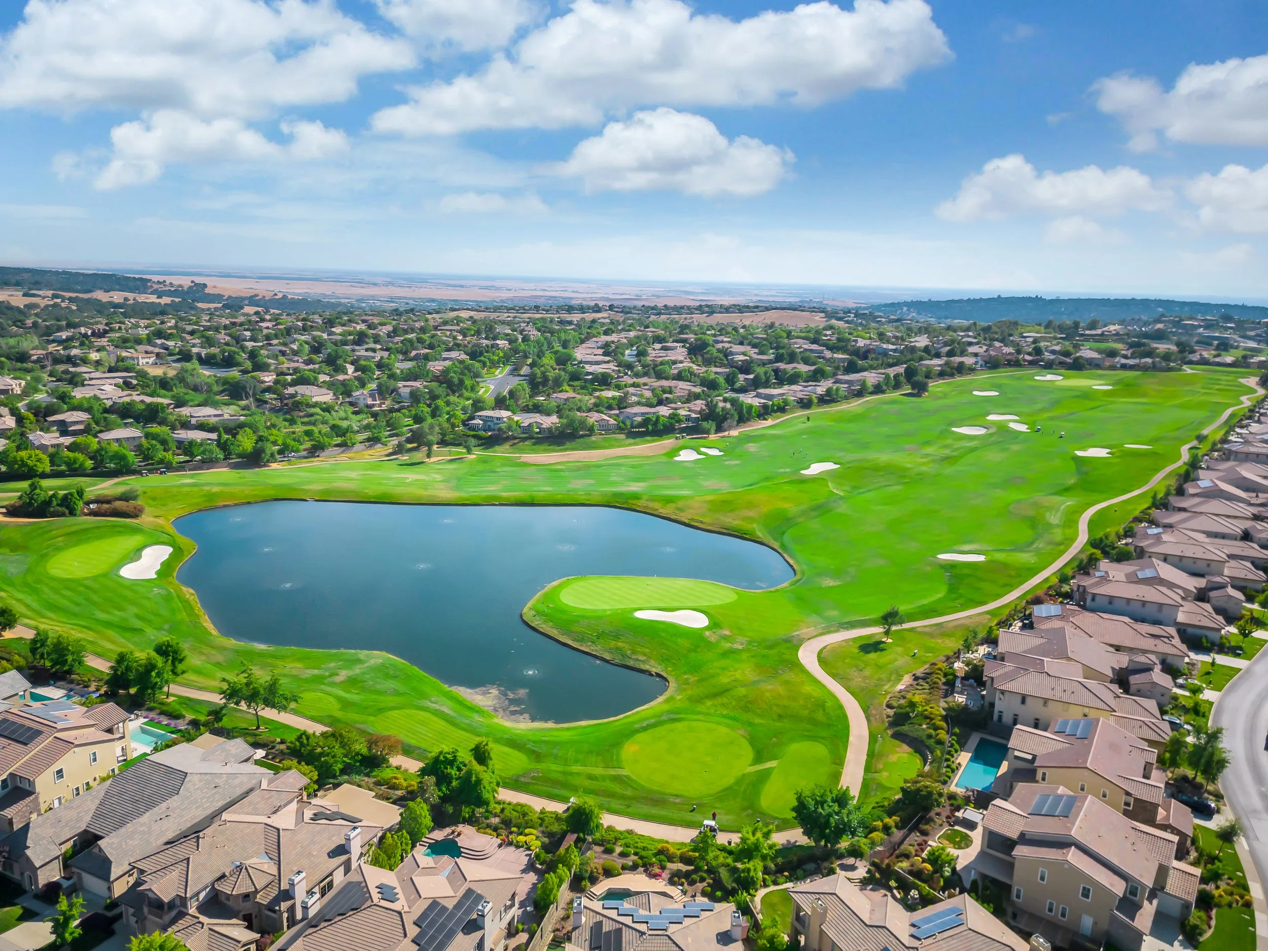 Luxury homes overlooking Serrano Golf Course and lake in El Dorado Hills, California — a premier gated community with scenic fairways, upscale residences, and panoramic views of the Sierra foothills.