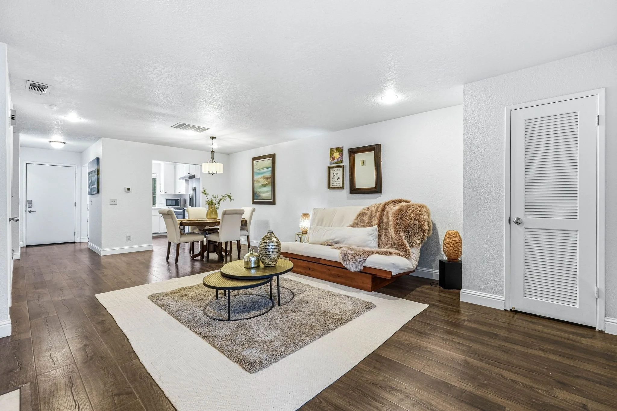 5947 Main Ave-8.jpg