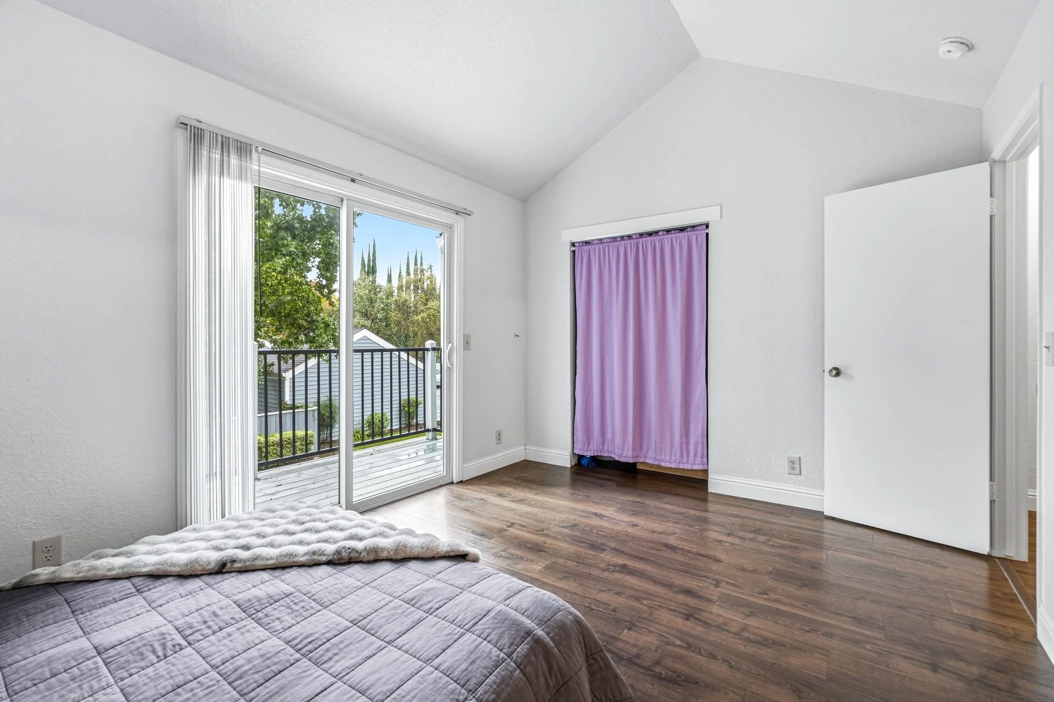 5947 Main Ave-26.jpg