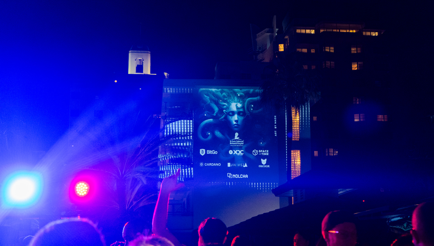 madx-art-miami-nolcha-national-hotel-medusa-big-screen.png