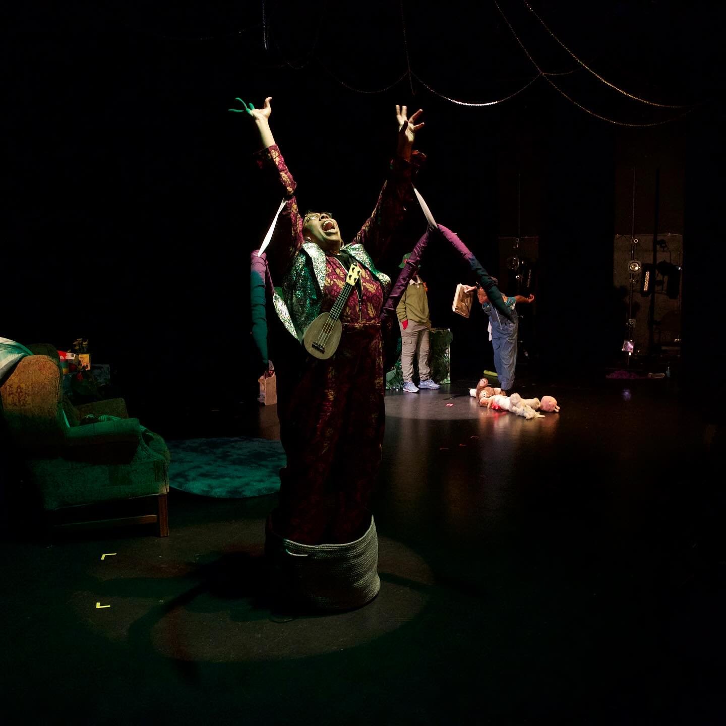 Don’t act like the man, man! Get your tickets for Dreamweavers! Back today at 12:45pm! Only $5/youth and $10/adults.
📸 by Maad Charles! @maad_charles ✨
Lighting by @elaksch
Set, Props & Costume by @ole_jacks_back
#yyjtheatre #yyjthings