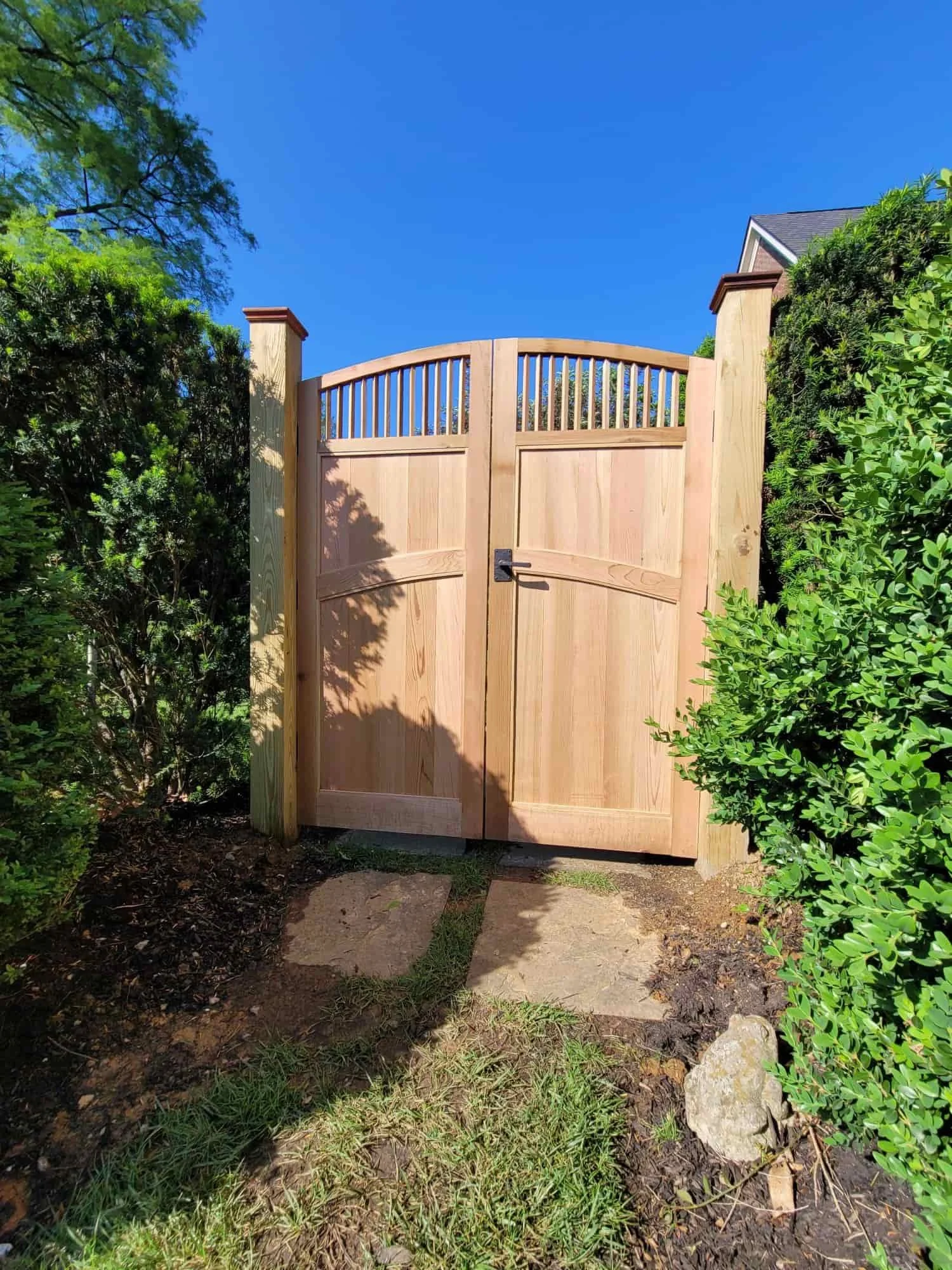 double cedar gate with arched top rail 