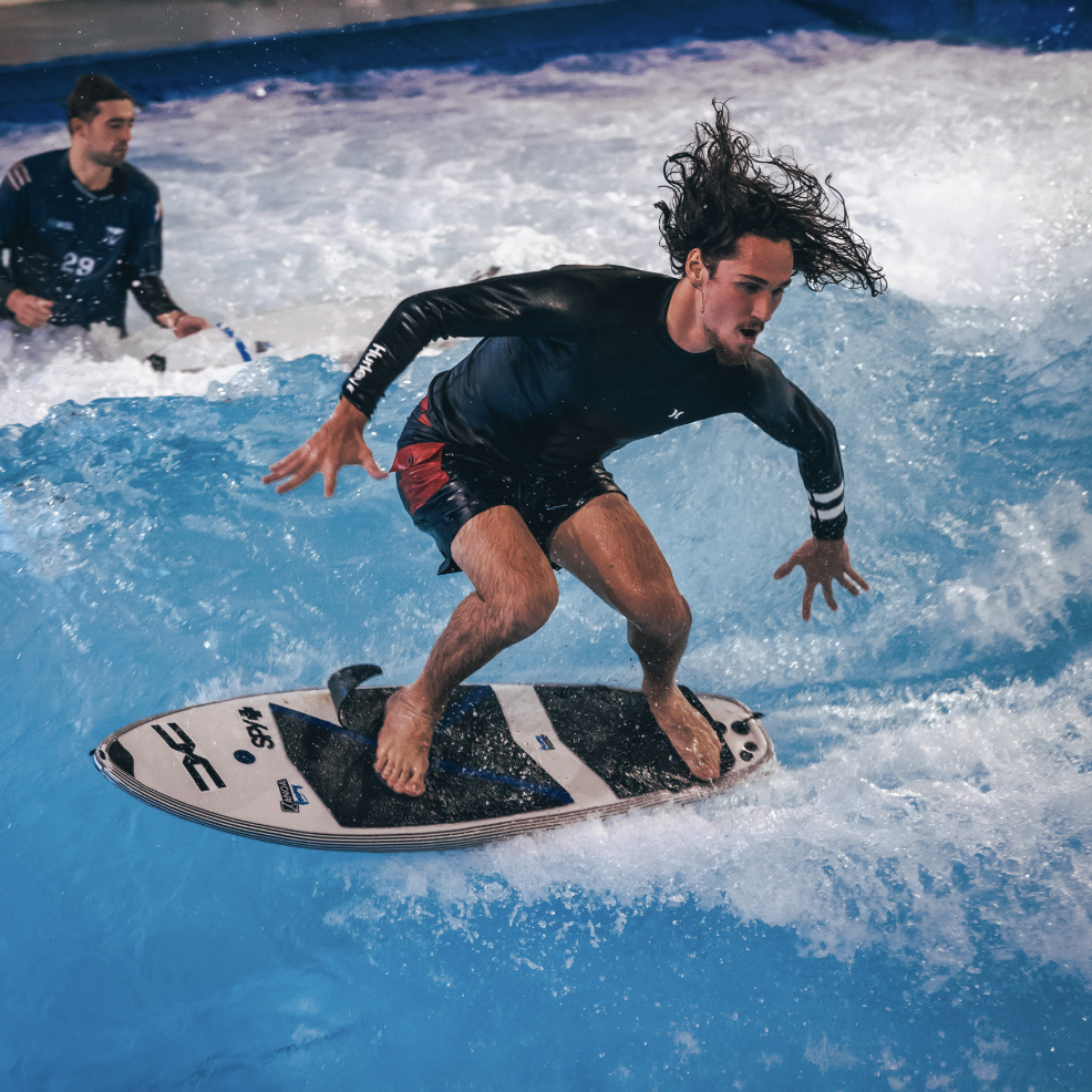 Session avancée et expert surf indoor Lyon pour surfeurs confirmés et perfectionnement technique