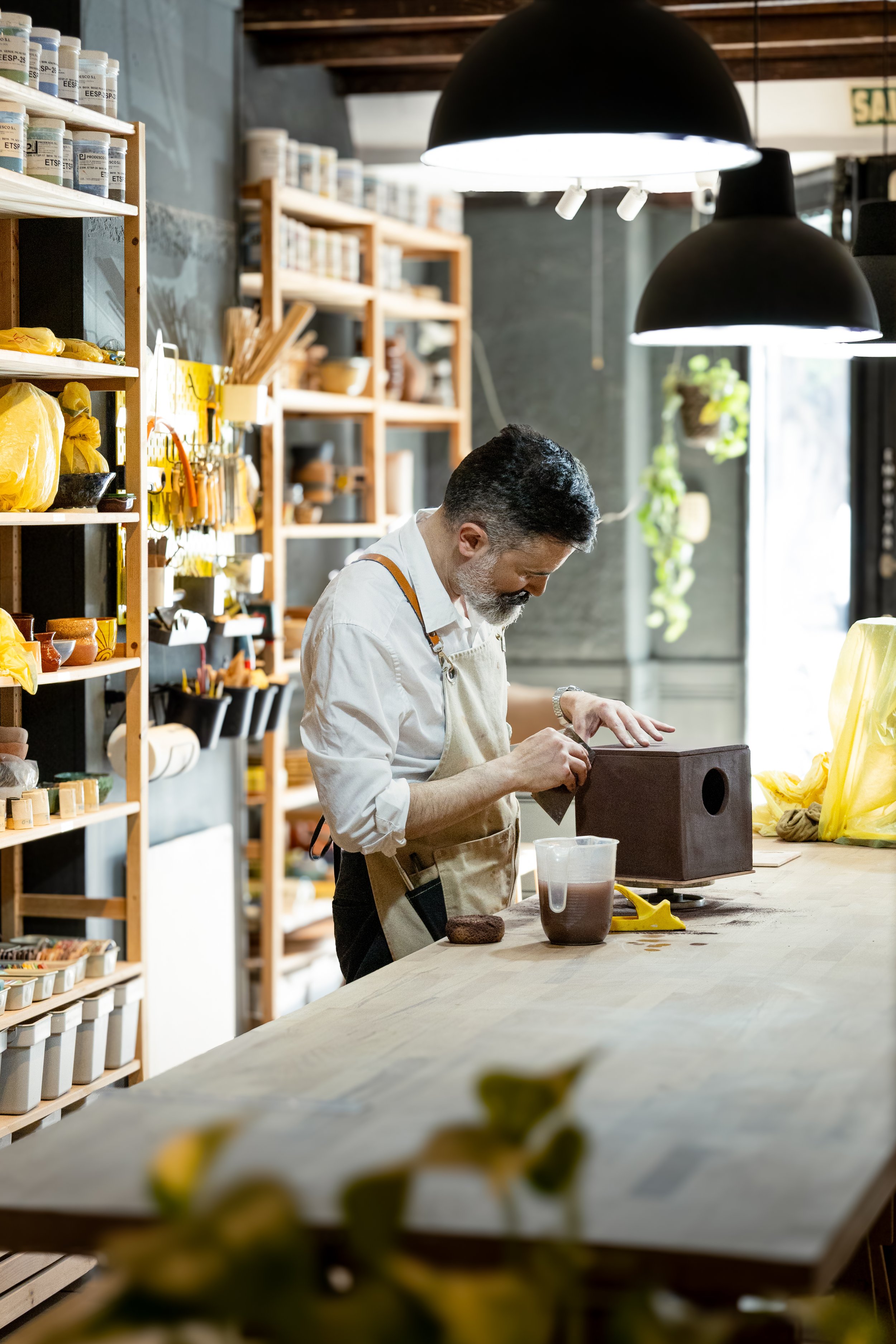 Daniele Perillo en el taller de cerámica Fango en Ruzafa, Valencia.
