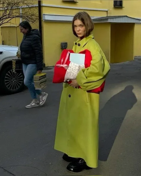 Apple green and primary red-