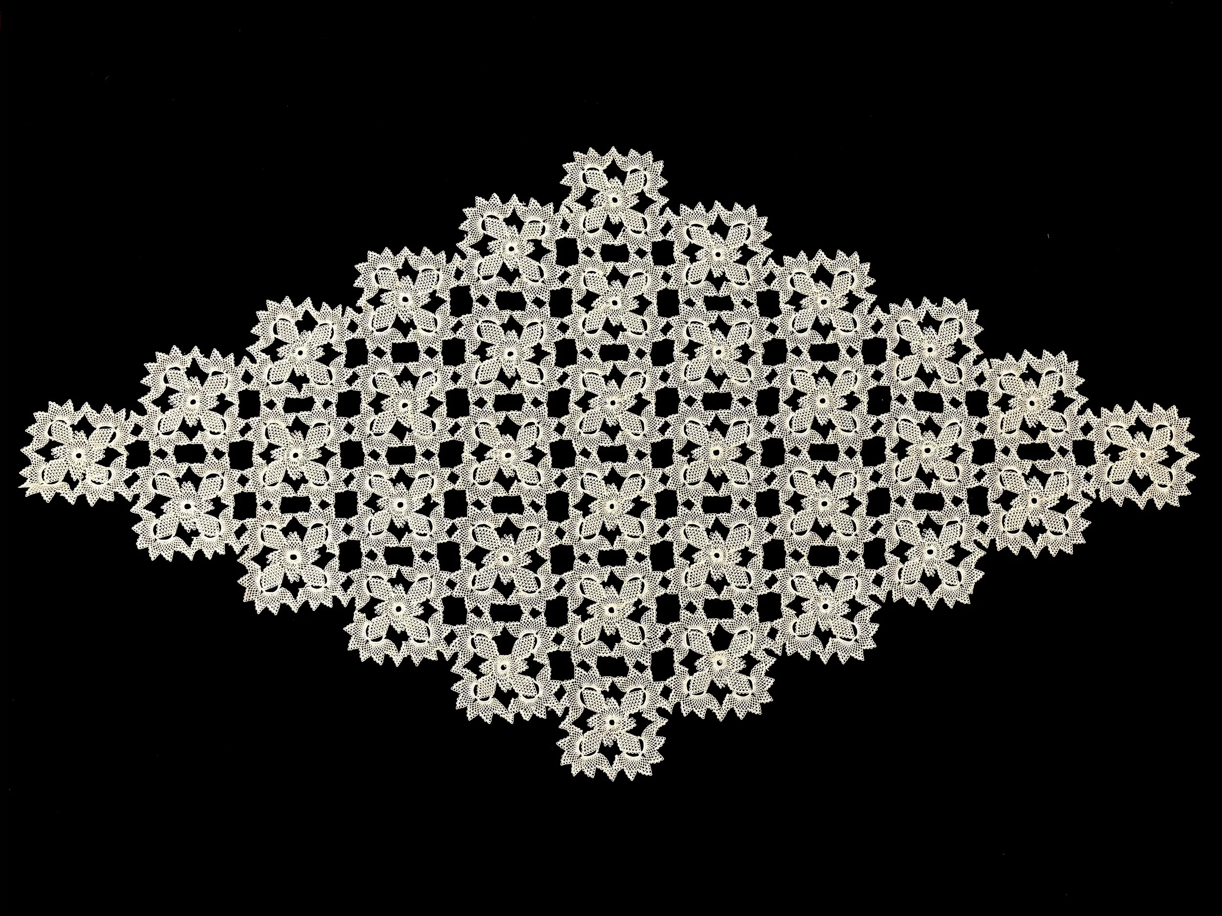 Mari Silahli, needlelace doily, Şişli, Istanbul, Türkiye. Photo credit: © Deborah Valoma, 2025.