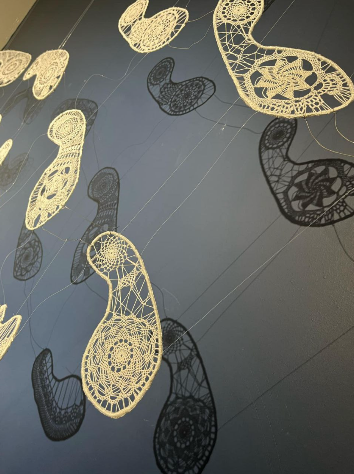 Armine Atoyan,  ԱՆՄԱՀՈՒԹՅԱՆ ՈՒՂԻՆ  ( The Path to Immortality , detail), wire, needlelace, cotton thread, Armenia, 2024. Photo: © Armine Atoyan 2025.