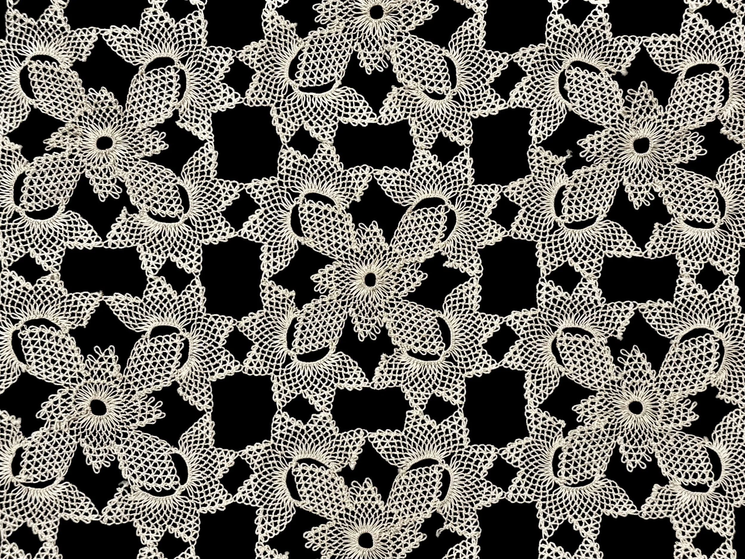 Mari Silahli, needlelace doily (detail), Şişli, Istanbul, Türkiye. Photo credit: © Deborah Valoma, 2025.