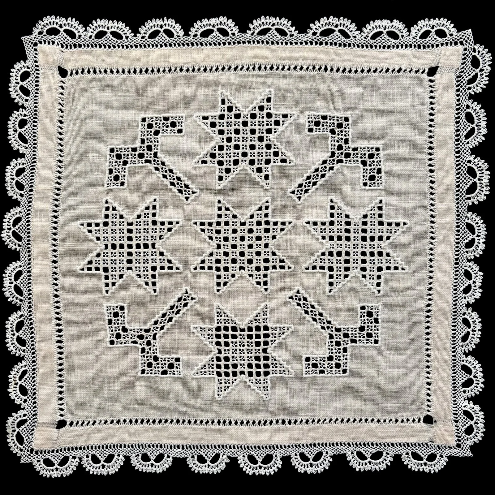 Mikayla Kurkjian, table linen with Aintab embroidery and needlelace trim, Maryland, 2024. Received the Anna Troyer Award at the 2024 Maryland State Fair. Photo credit: @ Mikayla Kurkjian 2026.