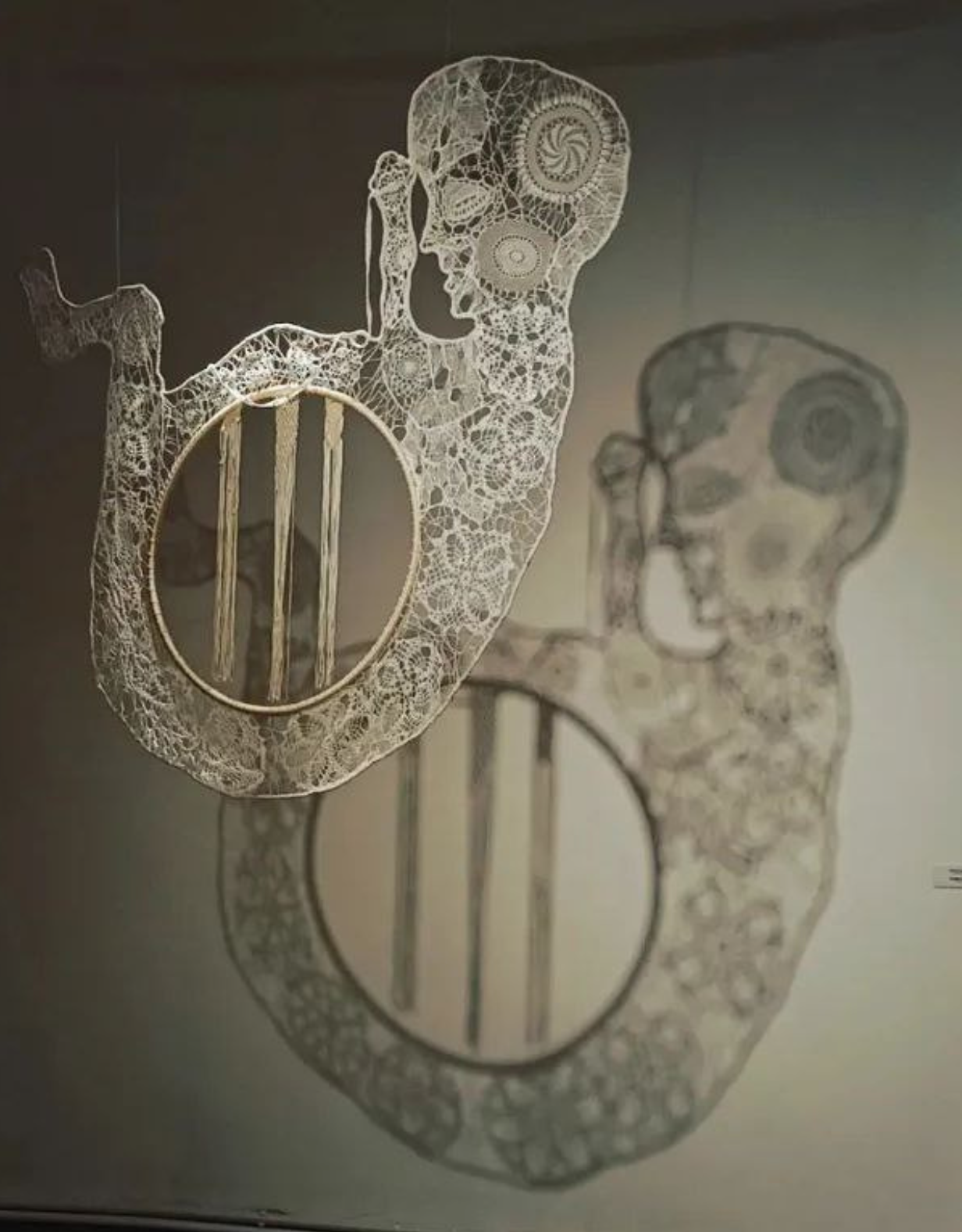 Armine Atoyan,  ՎԵՐԱԾՆՈՒՆԴ (Rebirth) , wire, needlelace, crochet lace, cotton and polyester thread, plastic rings, Armenia, 2023. «Ժանյակները գործվել են երեք ամիս։ Այն ներկայացվել է «Թելից դեպի հյուսվածք․ նյութի փոխակերպման ճանապարհը» «Katapult Pavil