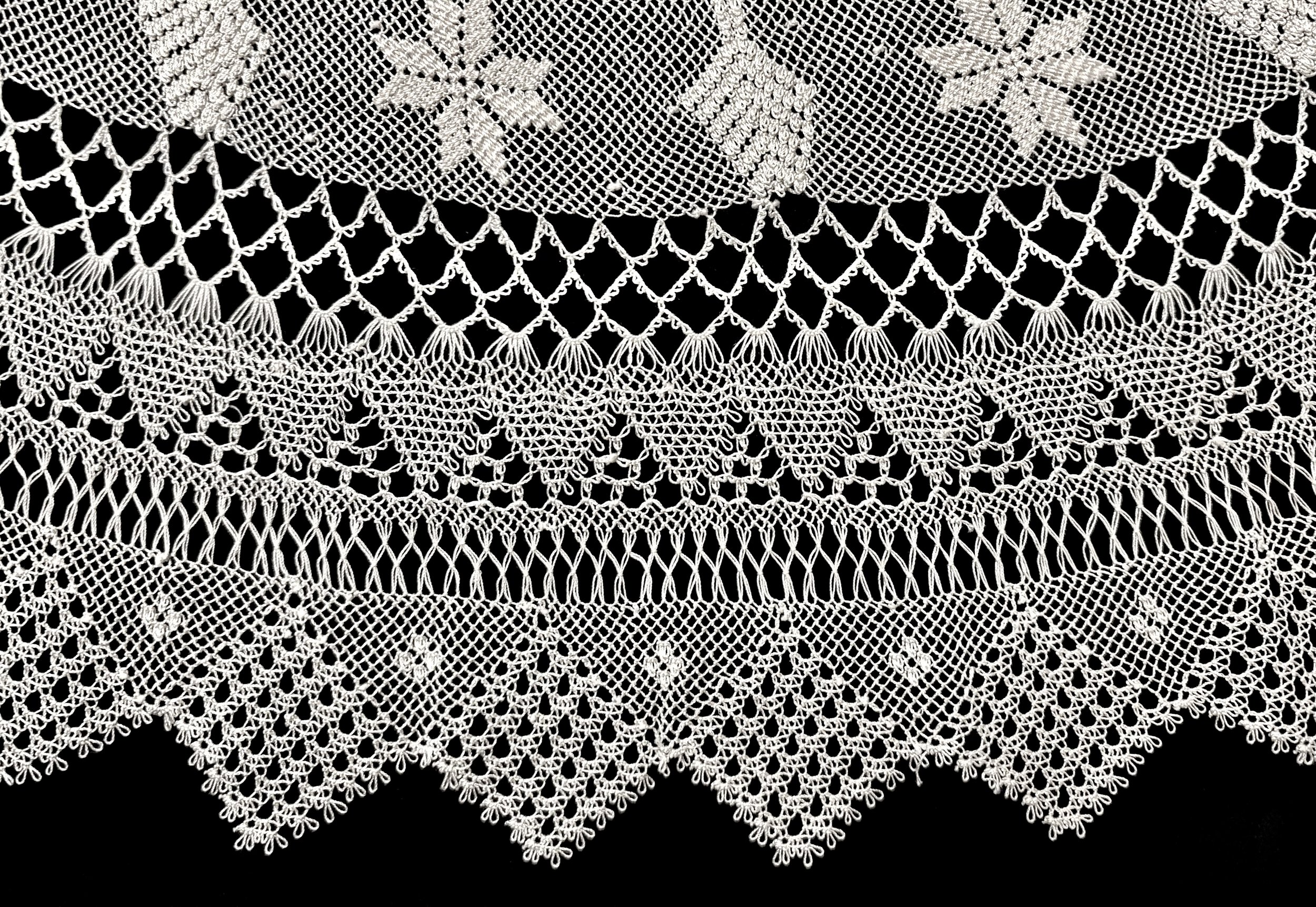 Mari Silahli, large needlelace doily (detail), Şişli, Istanbul, Türkiye. Photo credit: © Deborah Valoma, 2025.