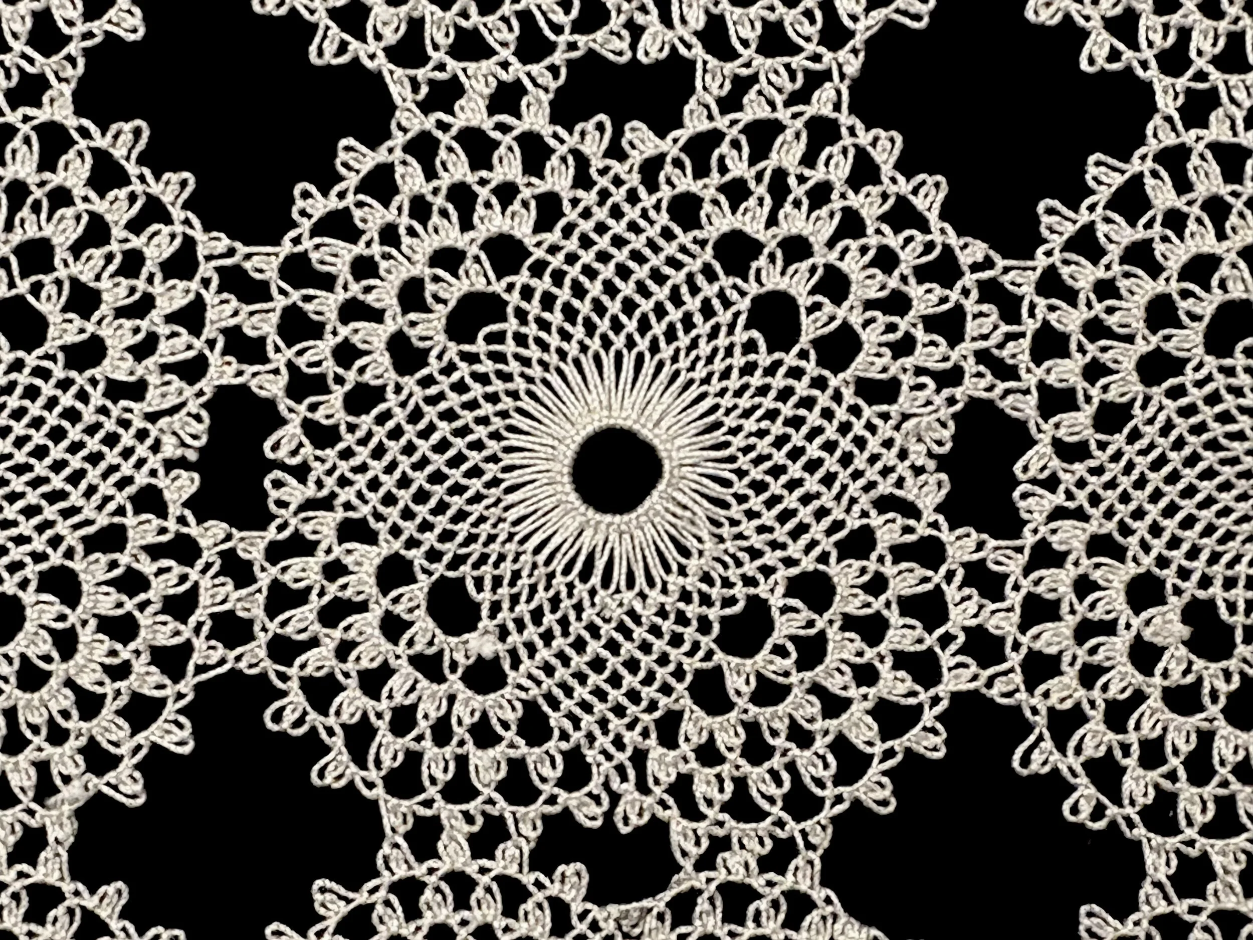 Mari Silahli, needlelace doily (detail), Şişli, Istanbul, Türkiye. Photo credit: © Deborah Valoma, 2025.