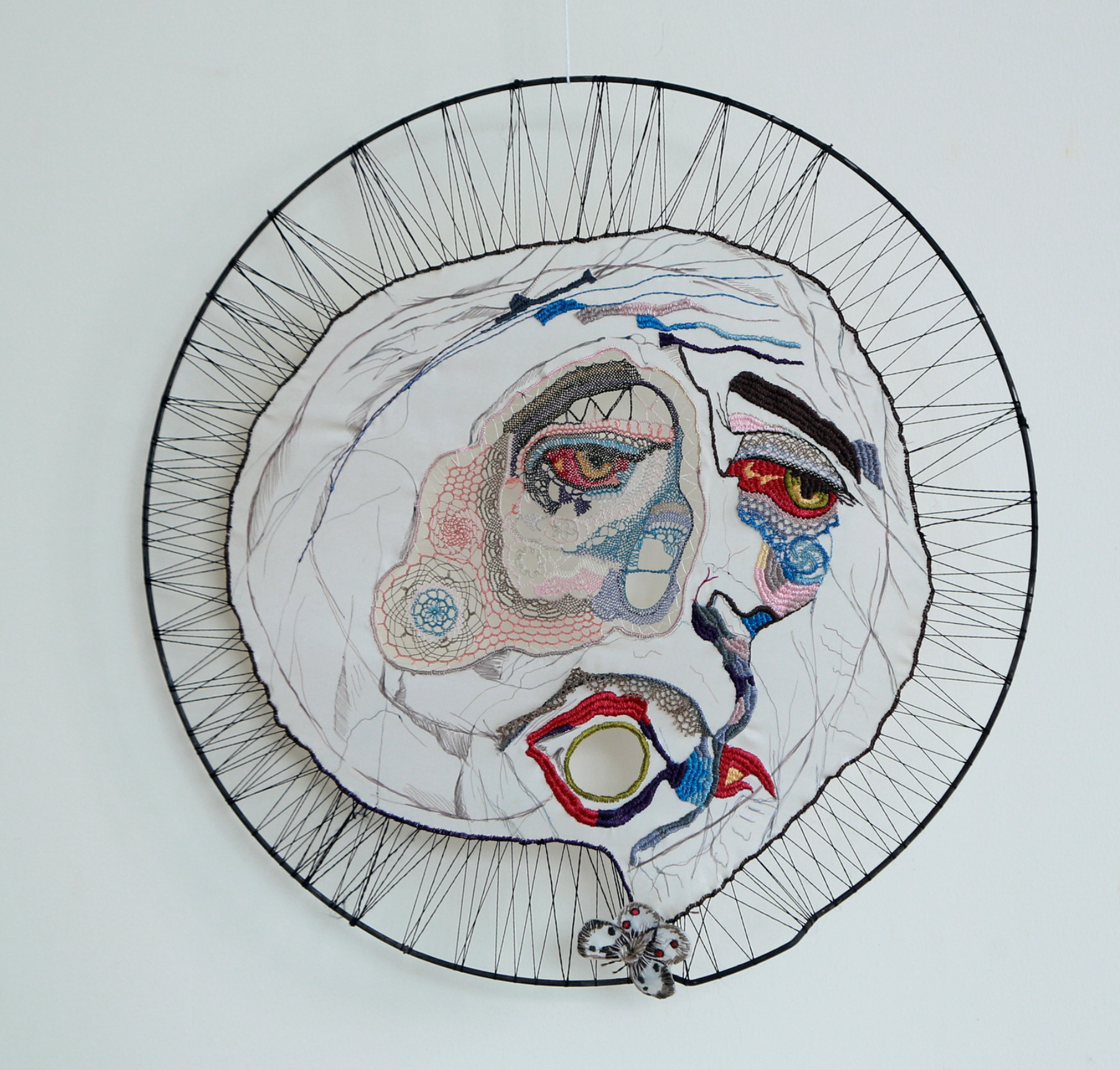 Armine Atoyan,  ՀԱՏԱԿՈՒՄ - Մաքսիմ Գորկու համանուն պիեսի (Floor - from the poem of the same name by Ashot Avdalyan) , needlelace, embroidery, silk thread, Armenia, 2021. «Աշխատանքում օգտագործվել է մետաղալար, մետաքսյա թելեր։ Ասեղնագործ Ապոլոն թիթեռնիկը