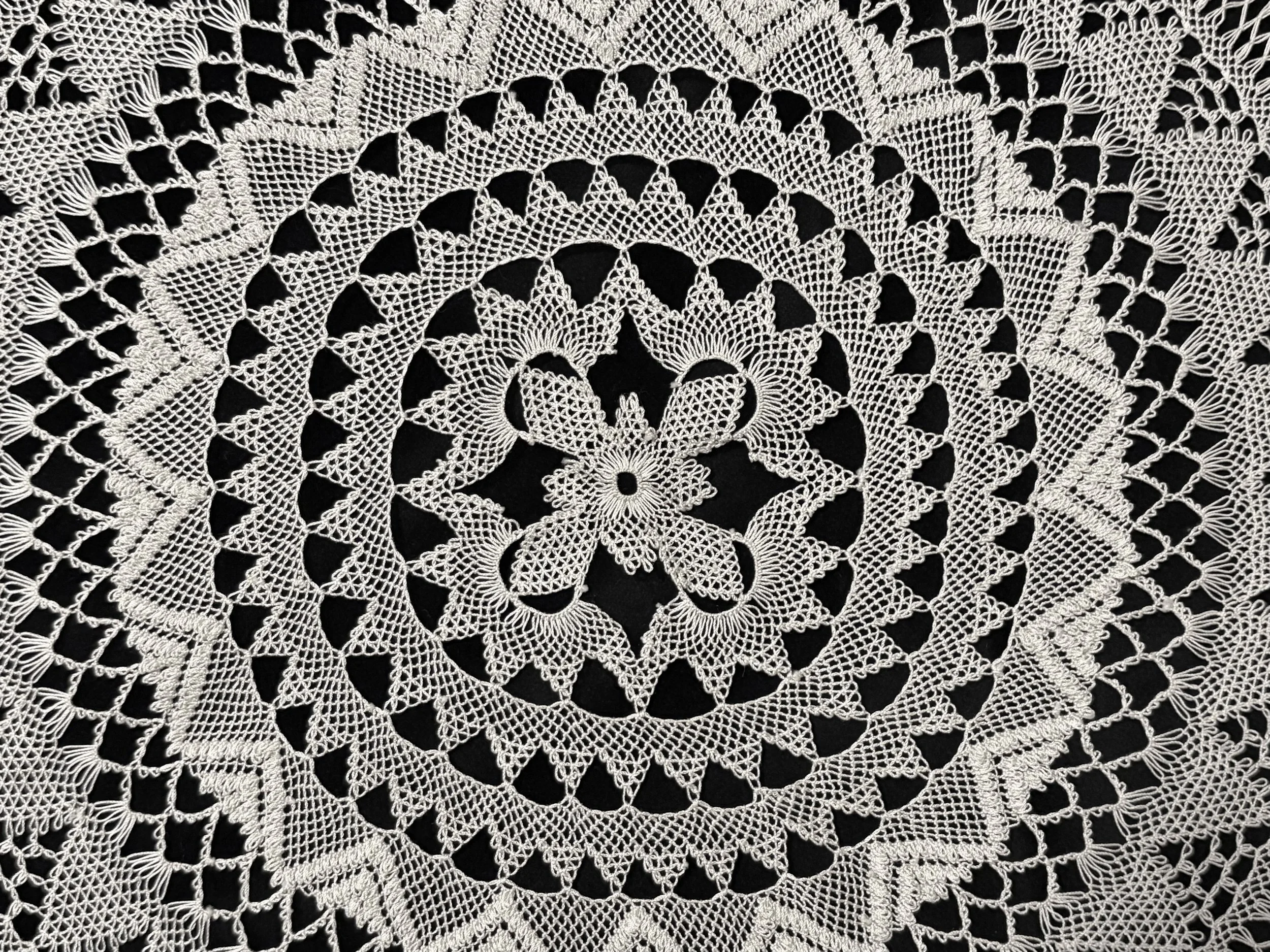 Mari Silahli, large needlelace doily (detail), Şişli, Istanbul, Türkiye. Photo credit: © Deborah Valoma, 2025.