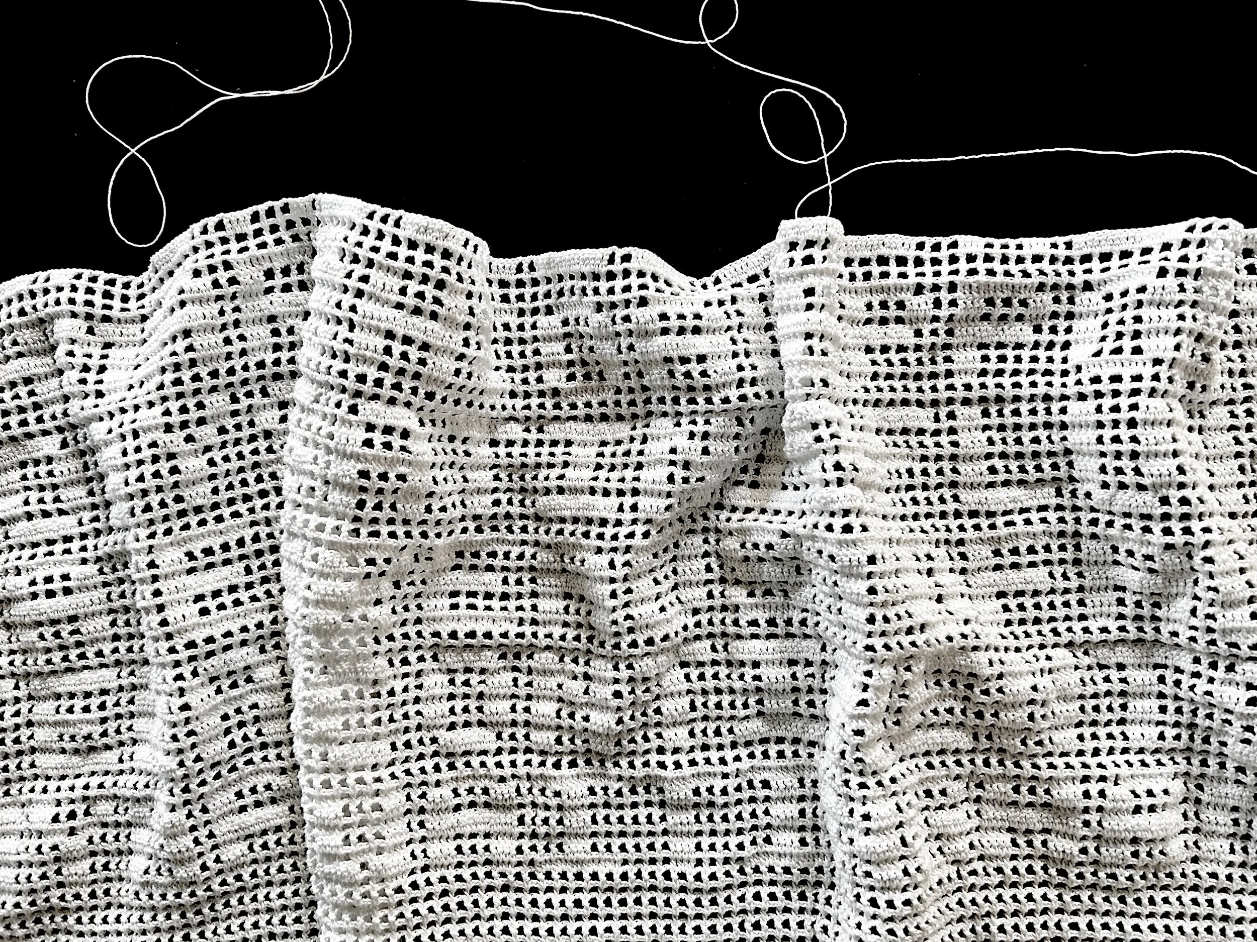 Deborah Valoma,  On the Way to Aleppo . Cotton thread, crocheted in filet stitch. Photo credit: © Deborah Valoma 2022.