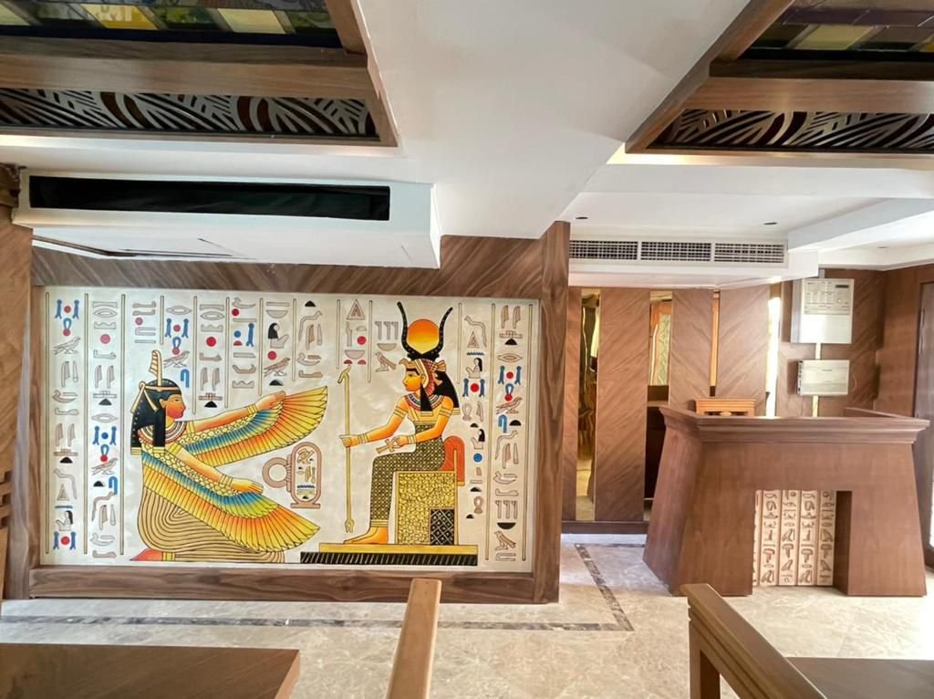 Nile Cruise Entryway