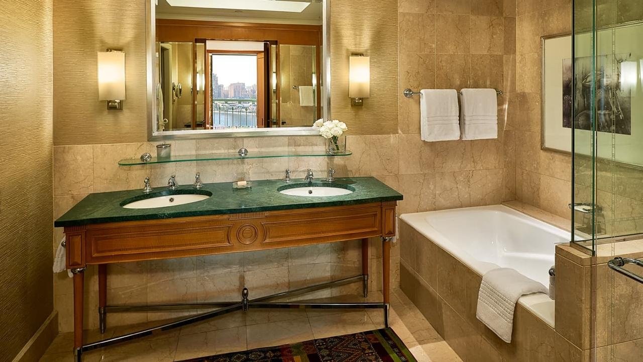 Four Seasons Bathroom