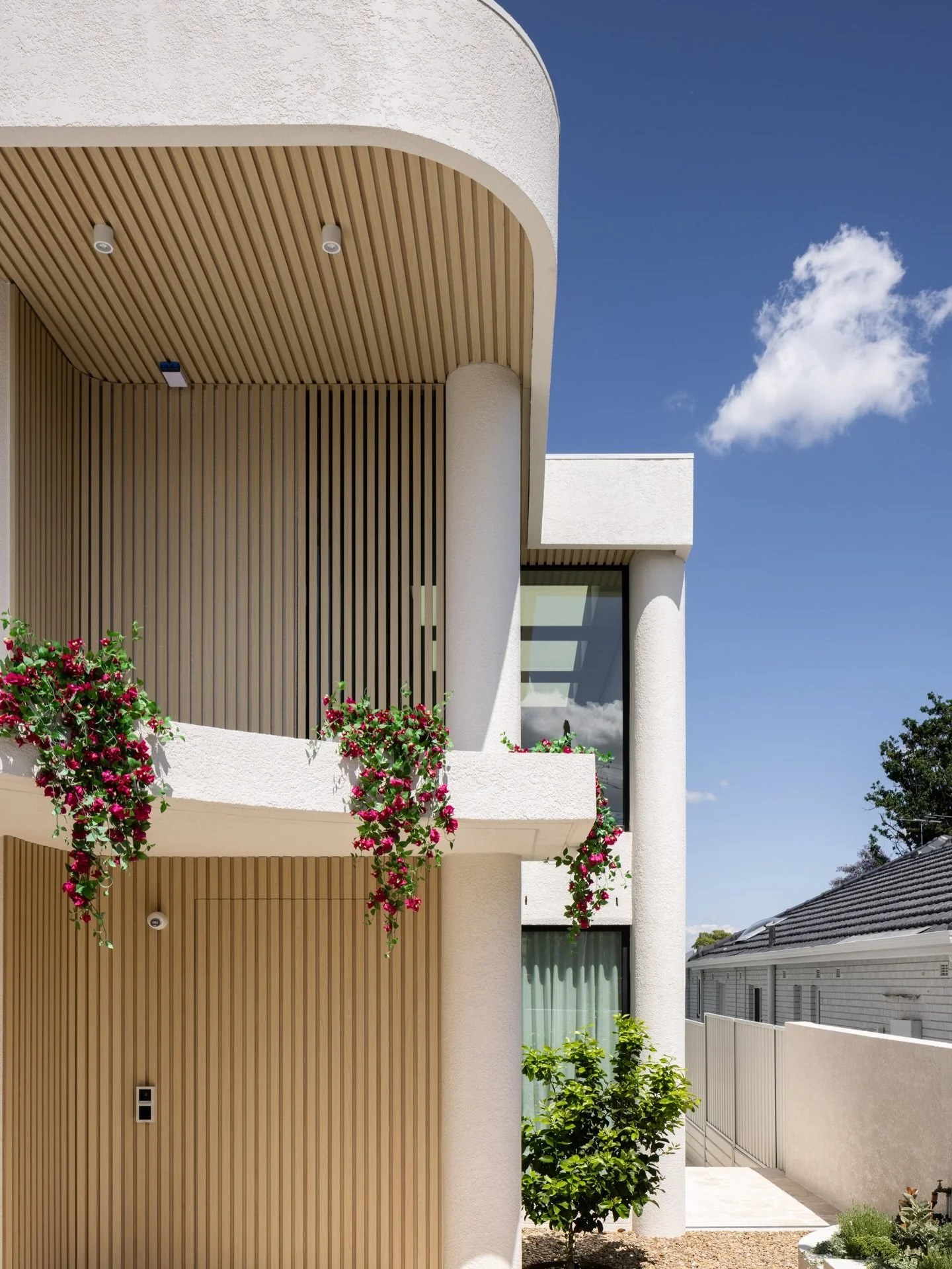 Abbotsford // external facade of one of our recently finished projects. Pure elegance and luxury for this family home. 

Photography; @simonwhitbreadphoto 
Architecture &amp; interiors @map.arch 

#newbuild #designer #architecture #archdaily