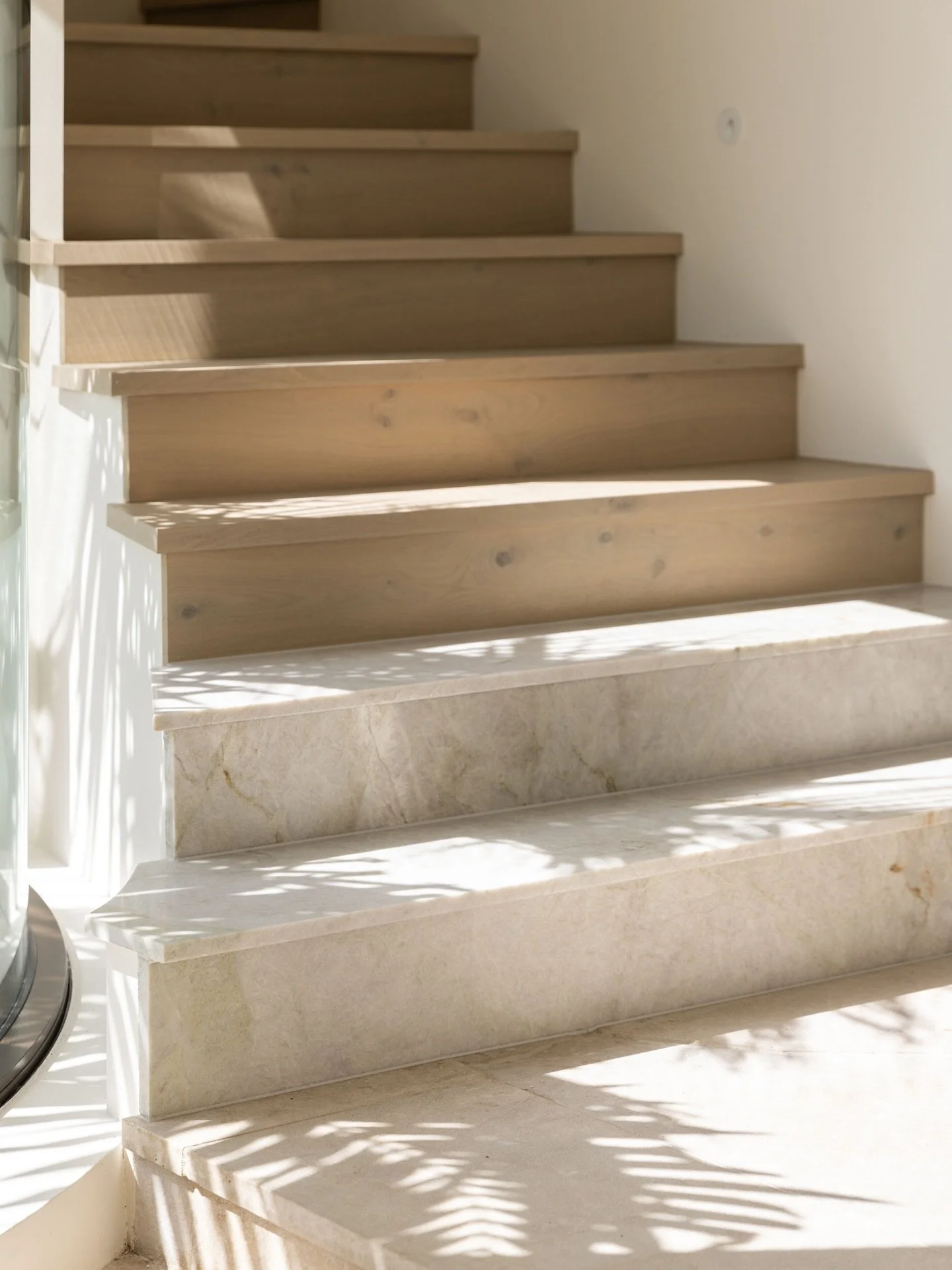 South Coogee // where every room is a perfectly curated space. Simply stunning 👌

Thinking of building or want to ask questions - let's chat 📧

Photographer @simonwhitbreadphoto 

#architecture #architect #archilovers #building #interiors