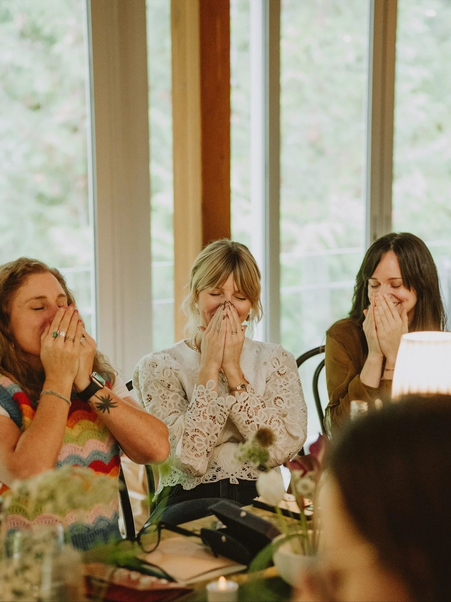 There&rsquo;s something about this moment - @heatherboersmacoach and the @sansorium__ team fully dropped in (cheeky smiles in tow) - that we just love. This was at FEAST, right in the heart of our afternoon reset.

@cahull led us through the most int
