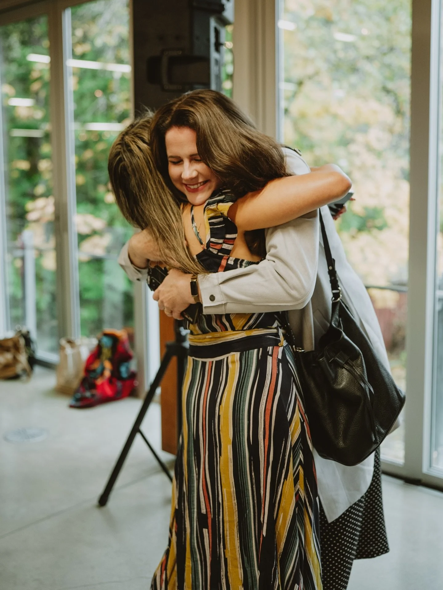 Enter a room where the energy hits you before the conversations do.

A room full of women who think boldly, dream loudly and refuse to shrink.

A room that feels alive, intentional and real.

A room where you feel seen within seconds.

✨This is conne