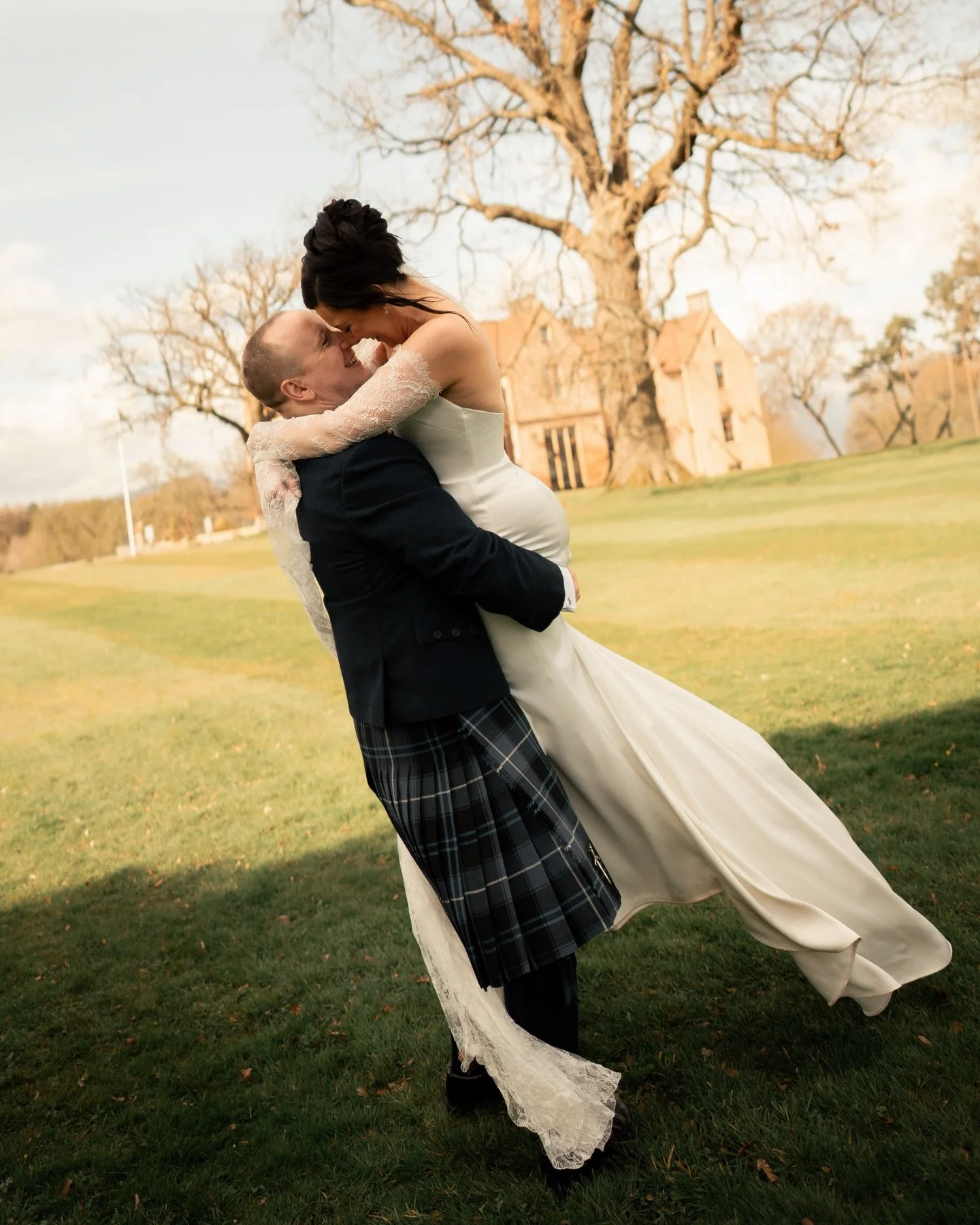 What a tip top day it turned out for Jade &amp; Dave at @glenberviehouse here&rsquo;s a little snippet of their day and plenty more to come &mdash; congratulations to The Smith&rsquo;s✨
&bull;
&bull;
&bull;
#weddingphotographyscotland #scottishweddin