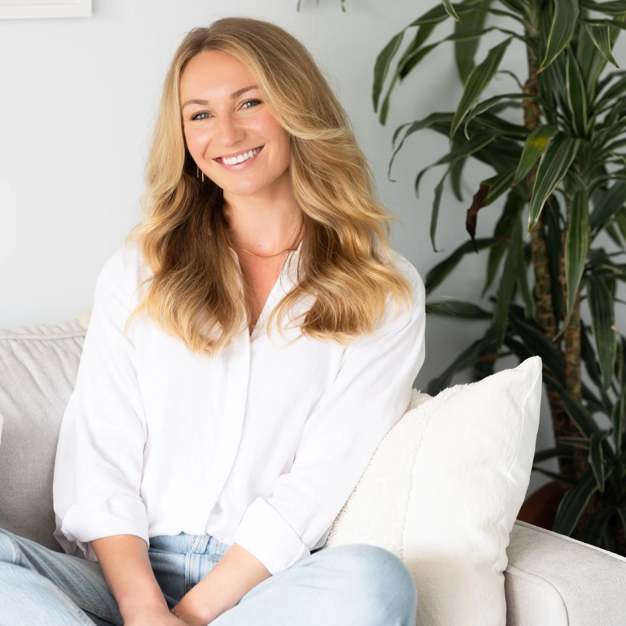 Aleah, trauma therapist providing EMDR and holistic therapy in San Diego, California