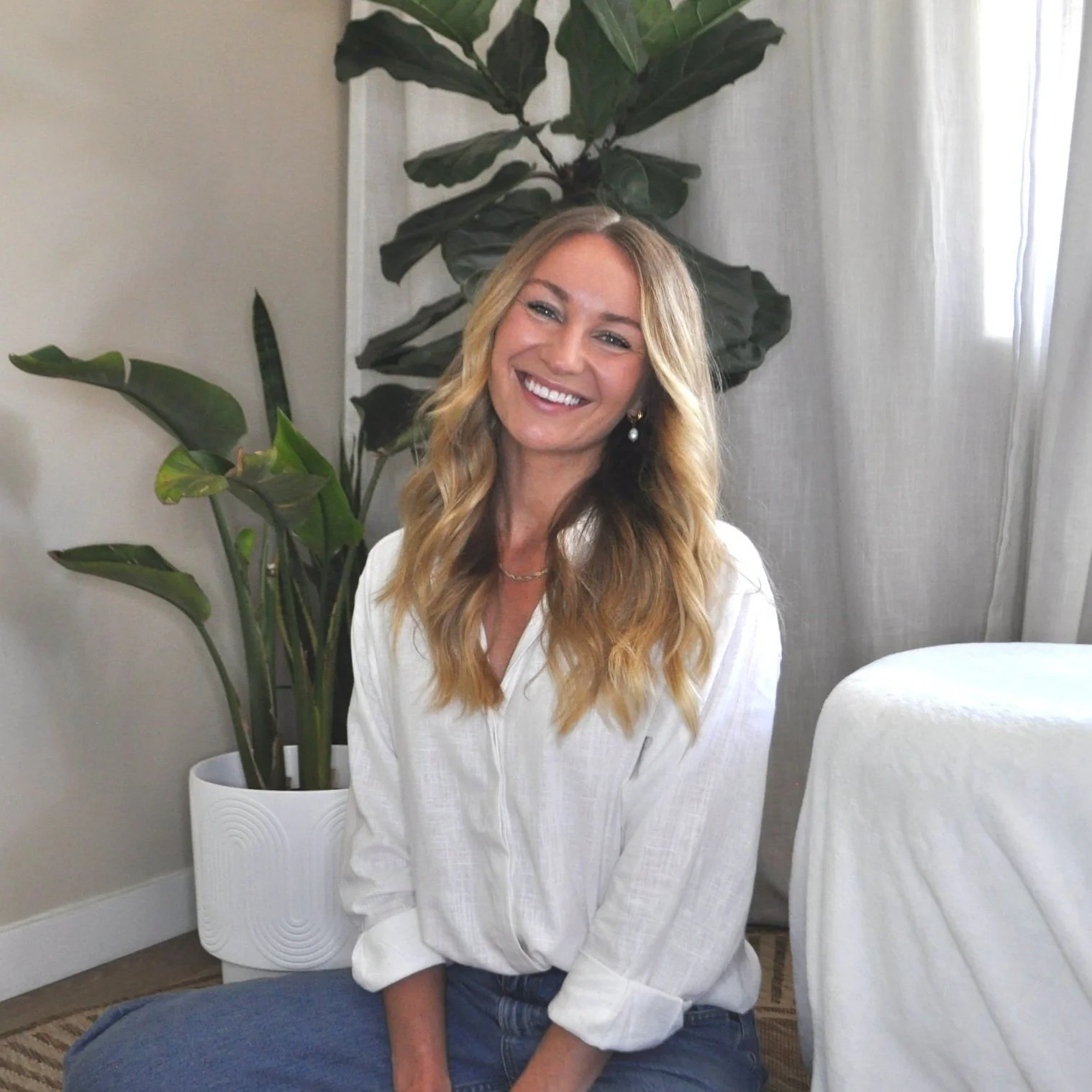 Aleah, licensed clinical social worker and trauma therapist at Holistic Flow Therapy in La Jolla, San Diego