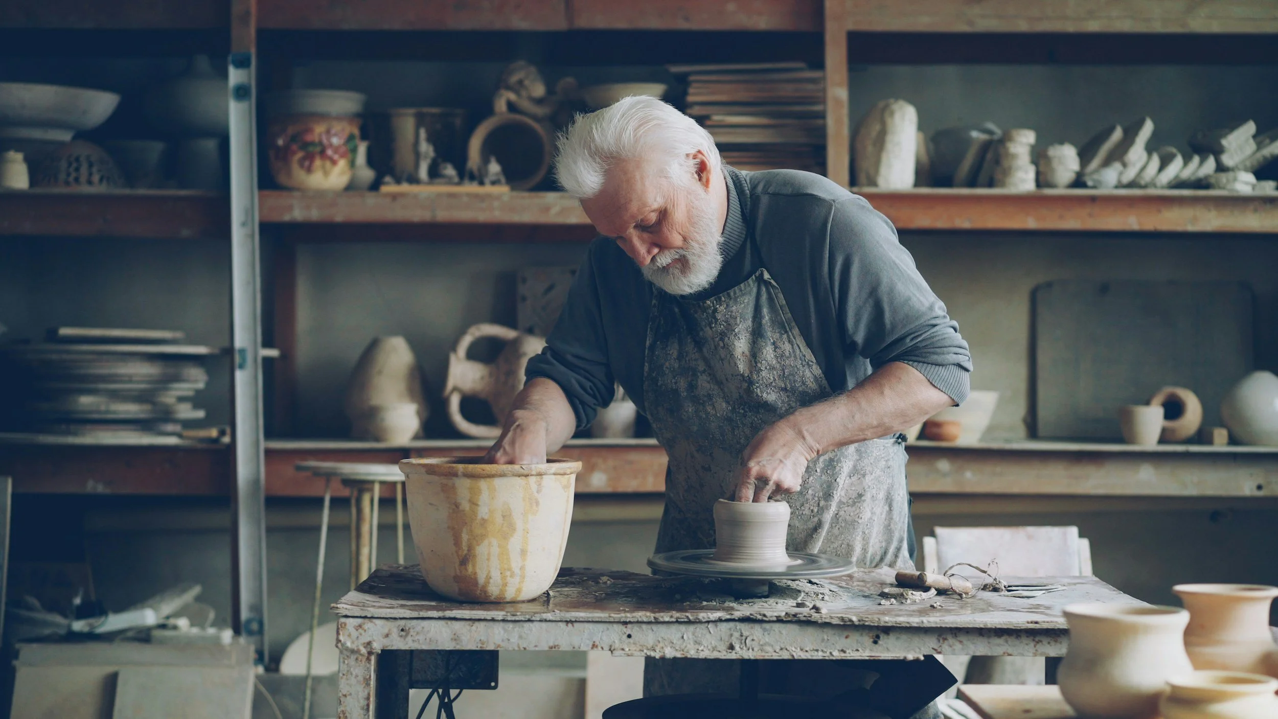 Why You Should Keep Your Regular Job and Maintain Side Hustles
