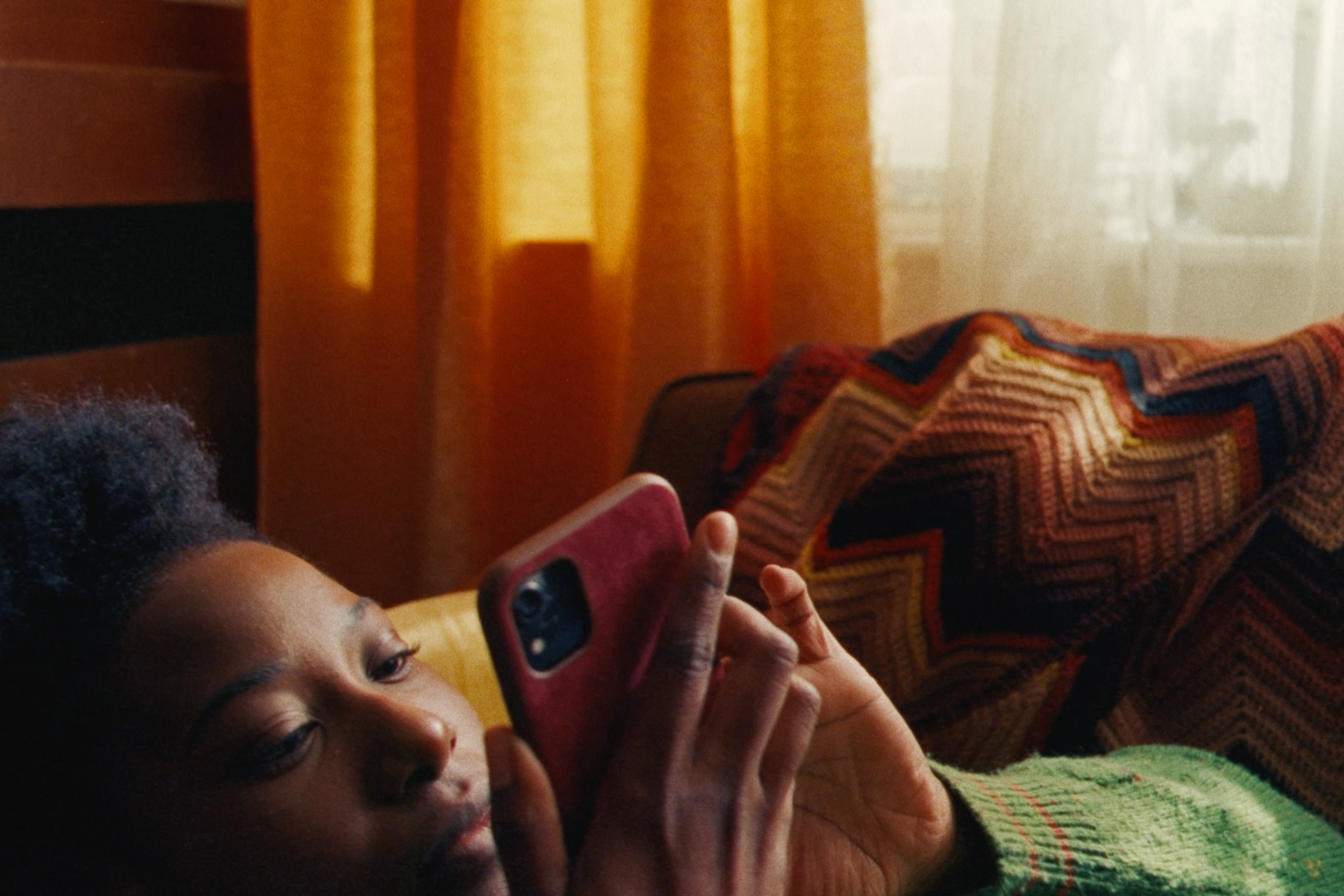 Woman typing on phone.png