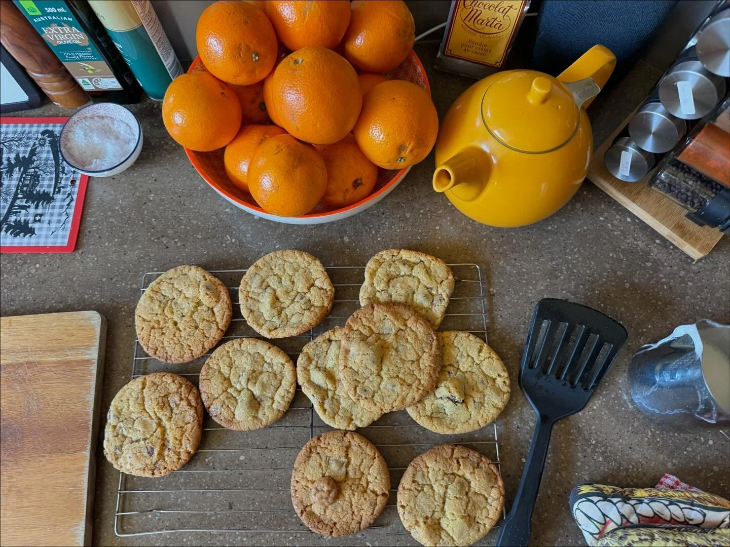 Could we really be the Bakers of it didn&rsquo;t involve some weekend baking?? Could be a new side hustle or a YouTube channel&hellip;Baking with Bakers&hellip;..Bakers Dozen&hellip;..Baker Bikkies&hellip;.help!!!!😂🎬🧑&zwj;🍳 

Also, flat cookies o