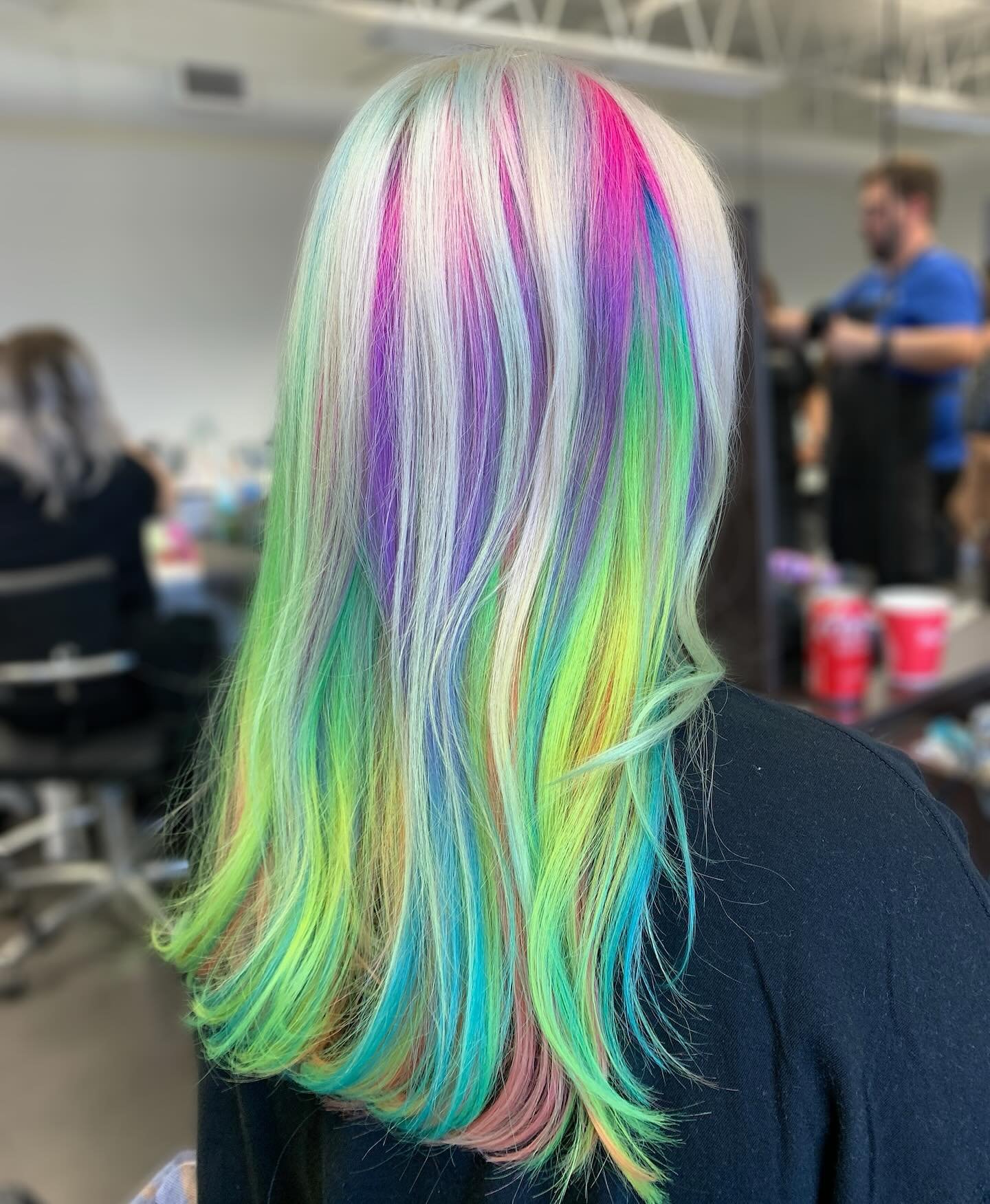 Neon rainbow magic 🌈✨ This color explosion is giving all the vibes&mdash;bright, bold, and totally electric! ⚡️ Who else is obsessed with these neon pops? 💚💜💖 

#RainbowHairGoals #NeonVibes #ColorExplosion #pravana #neonpeaks #rainbowhair #rainbo