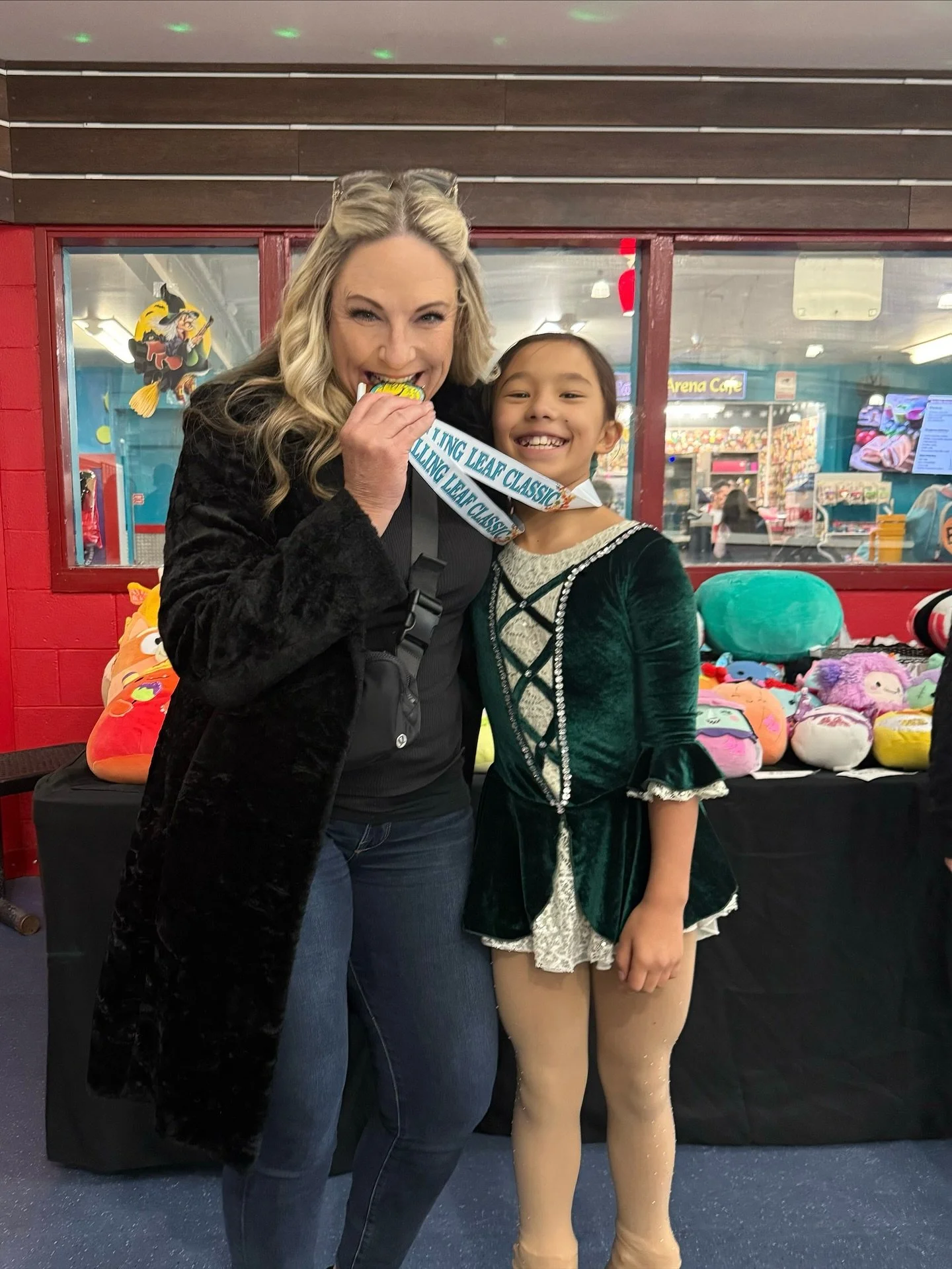 Congratulations to Our @alisoviejoicepalace Skaters Amelia B. &amp; Lainey L. for earning medals for their great skates at the 2025 Falling Leaf Classic at the newly renovated @SanDiegoIceArena. 

Amelia won the Gold 🥇 In her Pre Preliminary Freeska