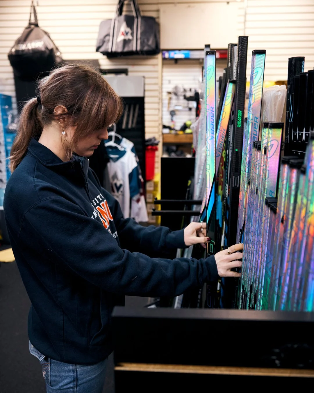 From hockey sticks to figure skates, and everything between, AV Ice Palace Pro Shop carries the gear you need. We also offer professional skate sharpening, blade care, and equipment support 🏒⛸️