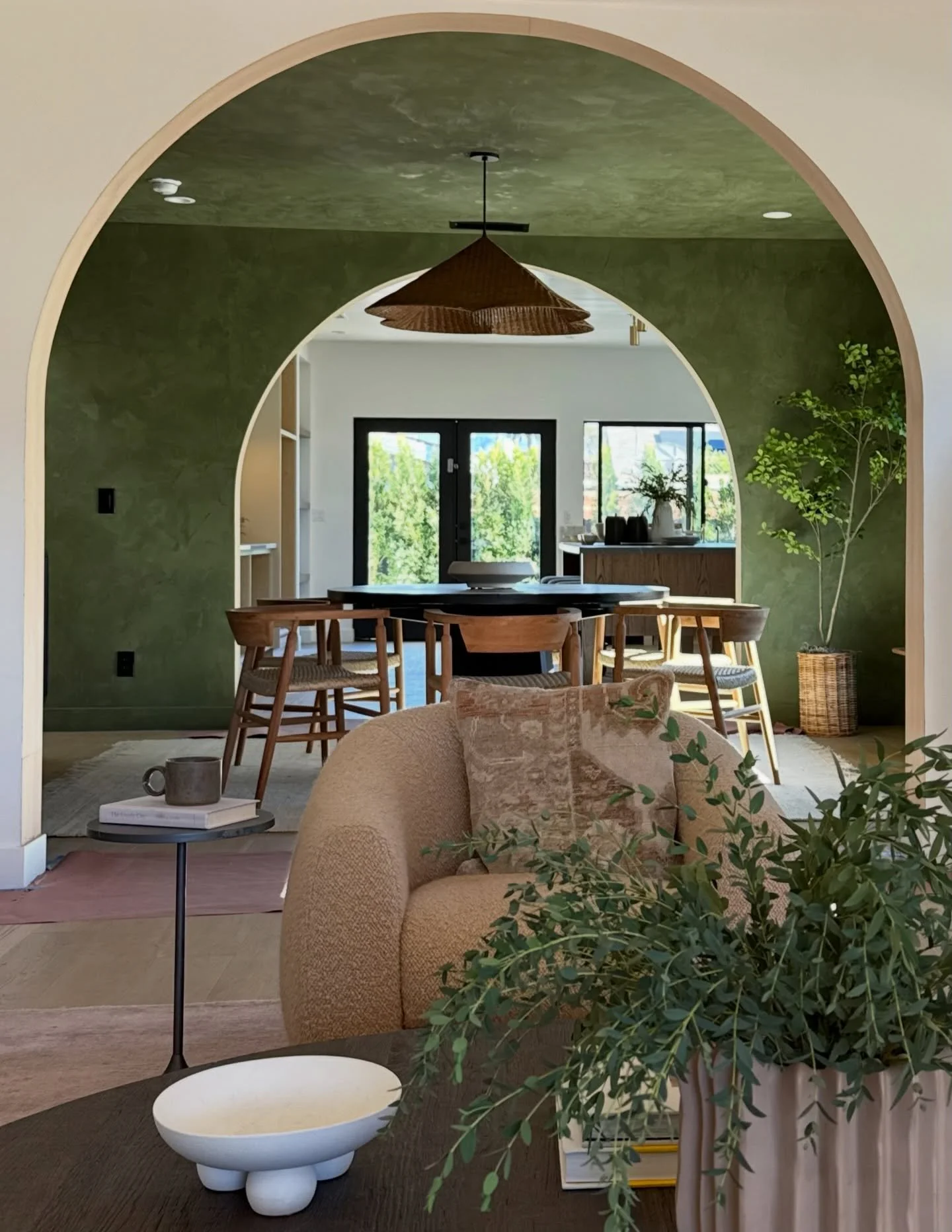 The center of the home was extended to create a full dining room and glorious light filled kitchen at our Atwater Village Project with @accordingtokinteriors @denanddwellestates @sandandstonehomesla @propertybeastla
